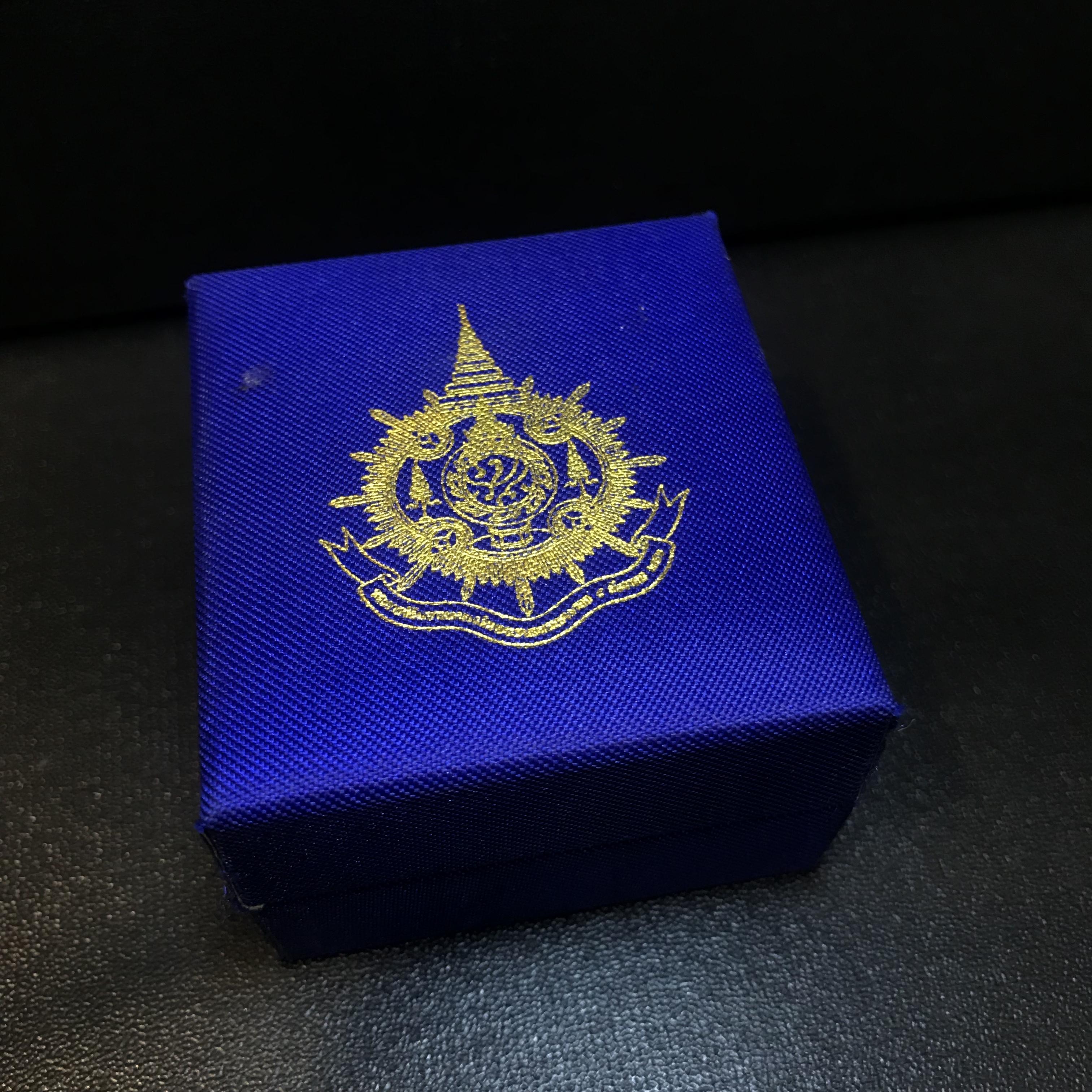 พระกริ่งไพรีพินาศ เฉลิมพระเกียรติ พระบาทสมเด็จพระเจ้าอยู่หัวรัชกาลที่9 พระชนมพรรษา 6 รอบ ปี2542เนื้อสัมฤทธิ์(บรรจุเหล็กไหล)ดีนอก-ดีใน