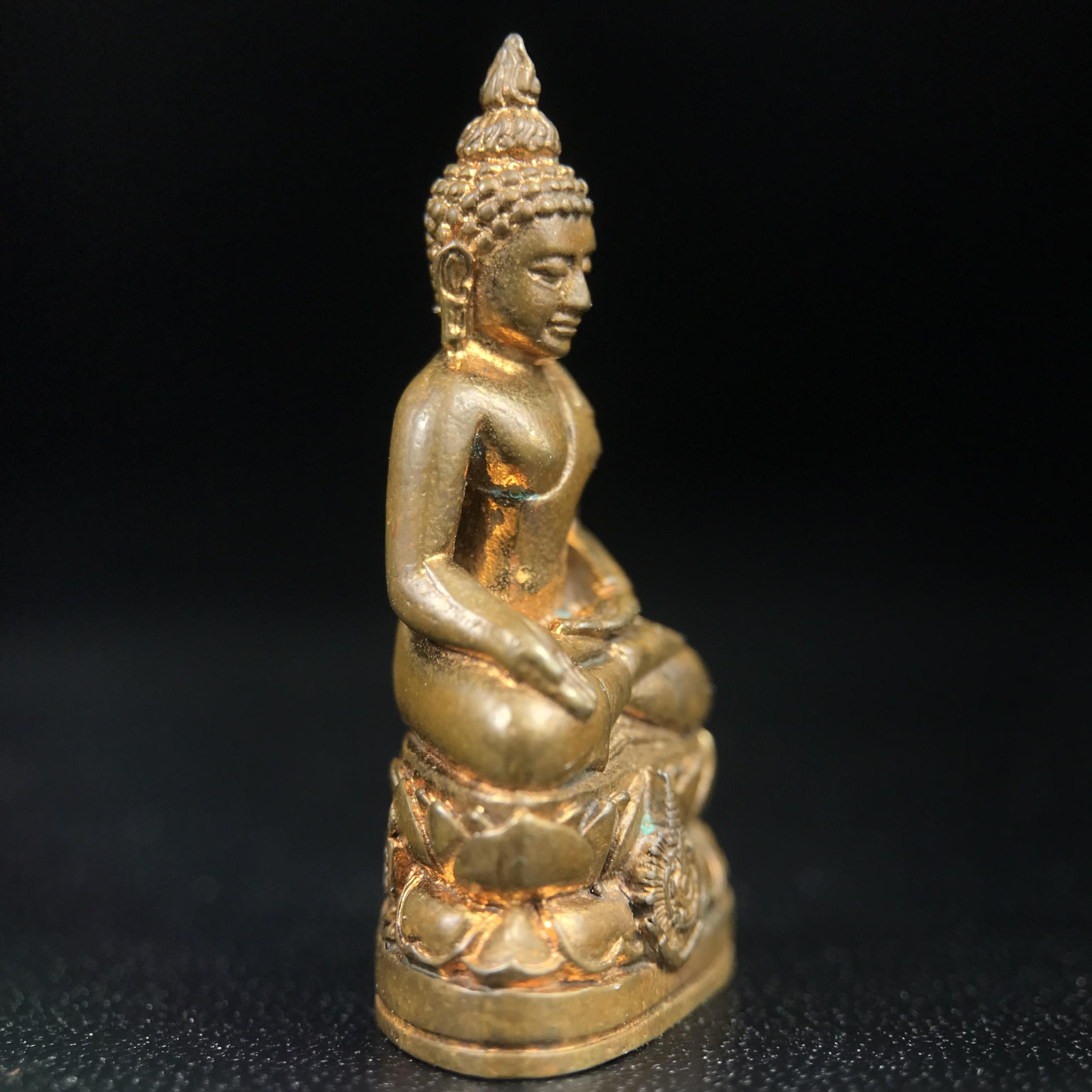 พระกริ่งไพรีพินาศ บรรจุเหล็กไหล ครั้งแรกและครั้งเดียวในประวัติศาสตร์ เฉลิมพระเกียรติ พระบาทสมเด็จพระเจ้าอยู่หัวรัชกาลที่9 พระชนมพรรษา 6 รอบ ปี2542 เนื้อสัมฤทธิ์(บรรจุเหล็กไหล)ดีนอก-ดีใน พิธีใหญ่ มวลสารเด่น (หายาก)