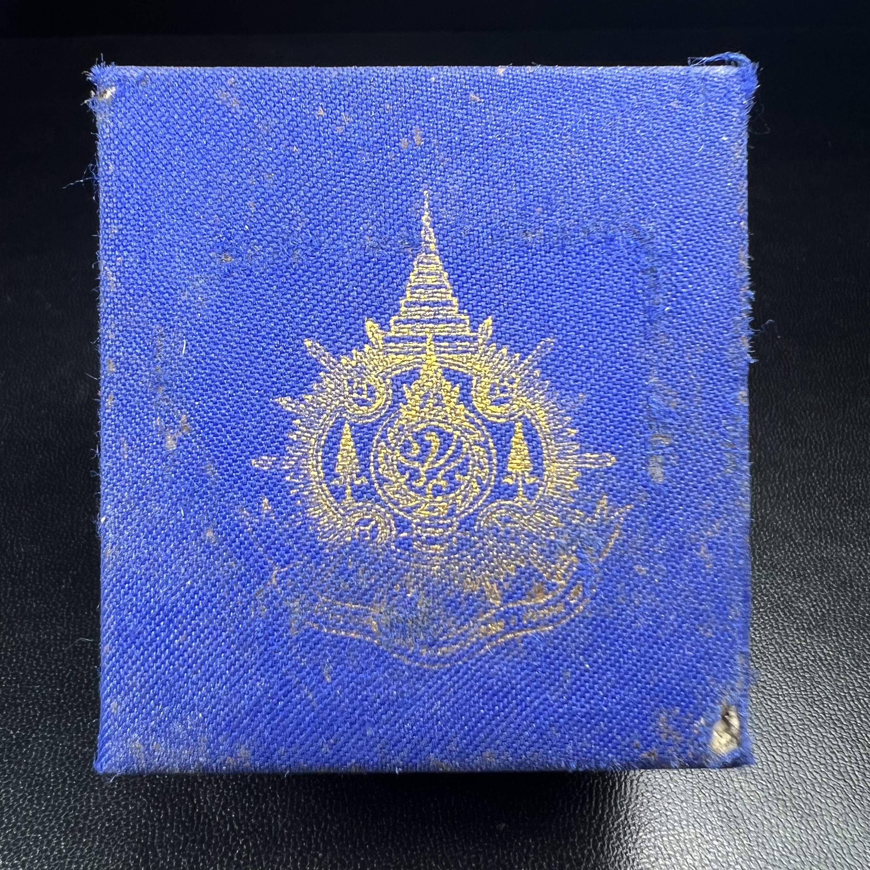 พระกริ่งไพรีพินาศ บรรจุเหล็กไหล ครั้งแรกและครั้งเดียวในประวัติศาสตร์ เฉลิมพระเกียรติ พระบาทสมเด็จพระเจ้าอยู่หัวรัชกาลที่9 พระชนมพรรษา 6 รอบ ปี2542 เนื้อสัมฤทธิ์(บรรจุเหล็กไหล)ดีนอก-ดีใน พิธีใหญ่ มวลสารเด่น (หายาก)