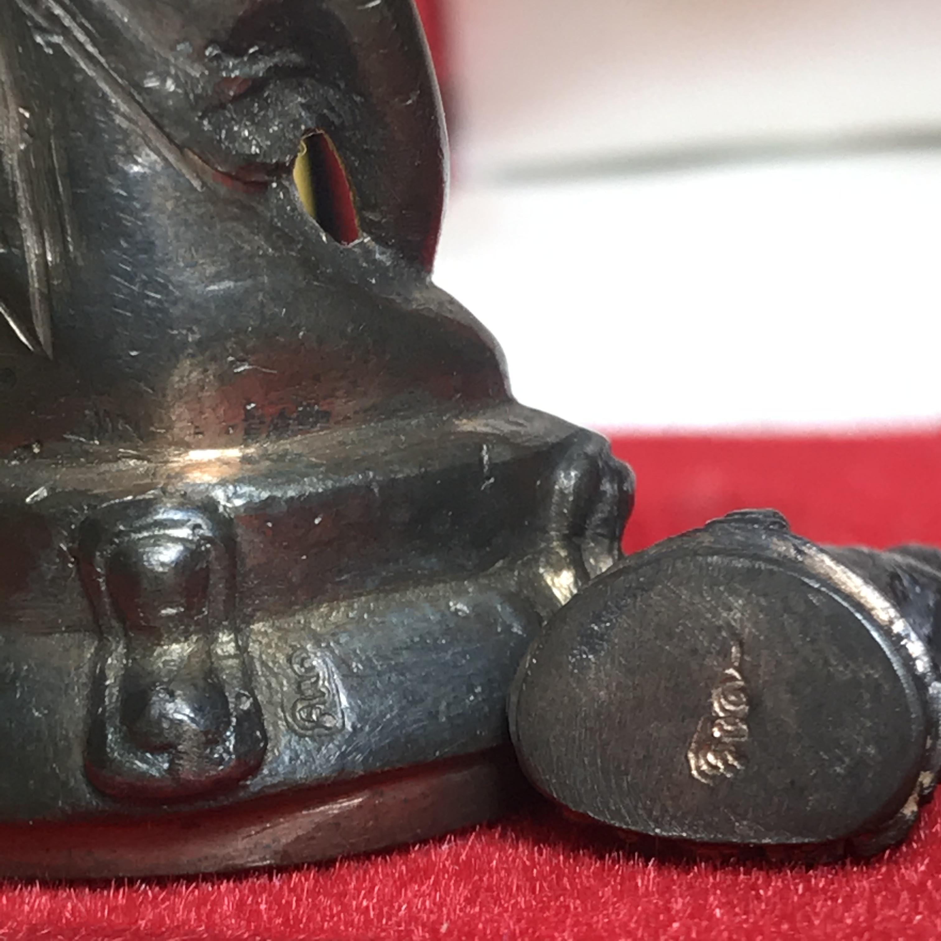 พระกริ่ง-พระชัยวัฒน์ ปวเรศ ปี2530 วัดบวรนิเวศราชวรวิหาร(ในหลวง ร.9 เสด็จเททอง)(บรรจุเส้นเกศาในหลวงรัชกาลที่9)พร้อมสูจิบัตรเดิมตอนจัดสร้าง(สภาพสวยครบสมบูรณ์))