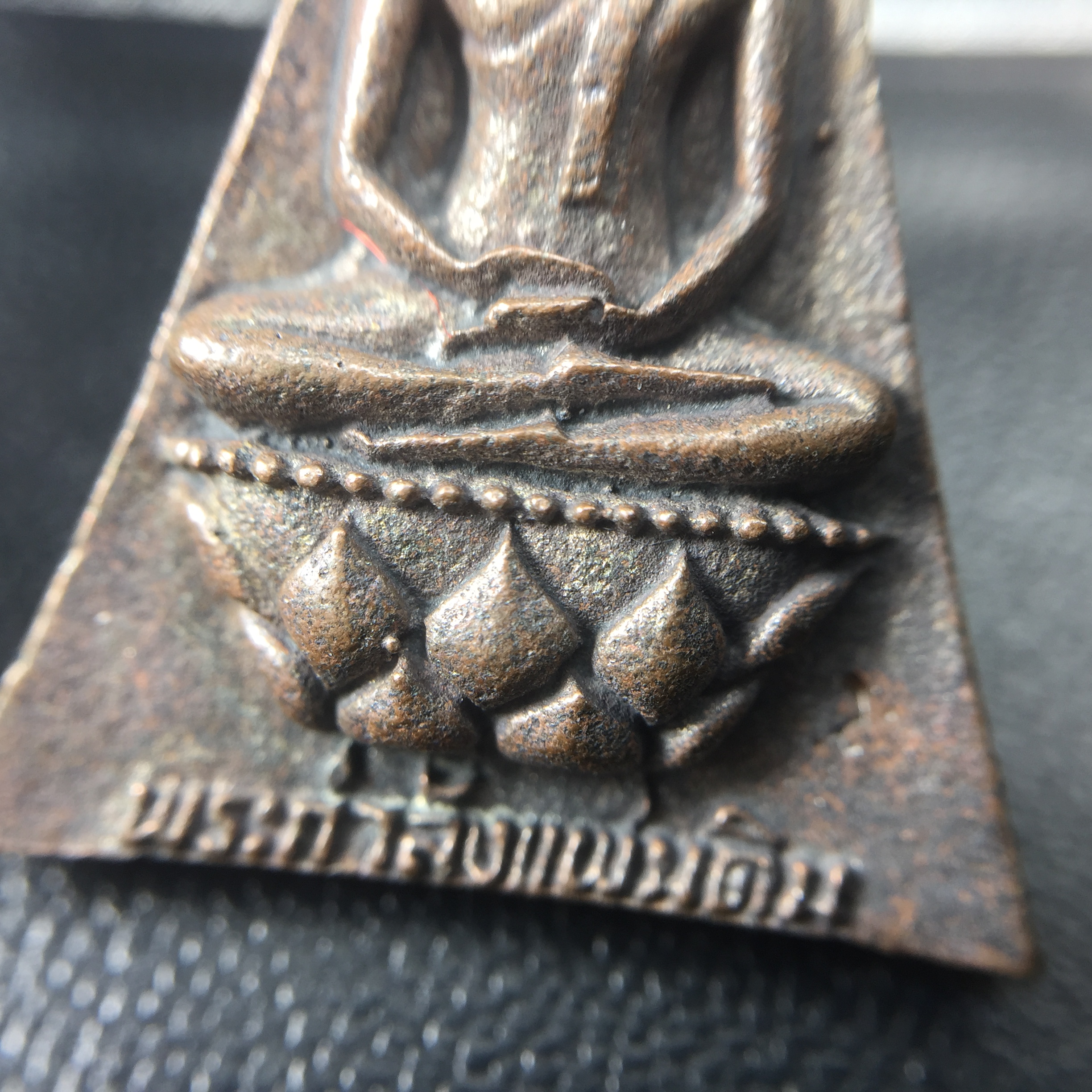 พระกำลังแผ่นดิน (สมเด็จจิตรลดา2) จัดสร้างเฉลิมพระเกียรติ ร.9 ครองราชย์ 50 ปี 2539 เนื้อเงิน(ผิวเดิมกลับดำ รุ้งๆสวย)+เนื้อนวโลหะ(สร้างน้อยหายาก)พร้อมกล่องบรรจุเดิมครบสมบูรณ์(1ใน2539องค์)