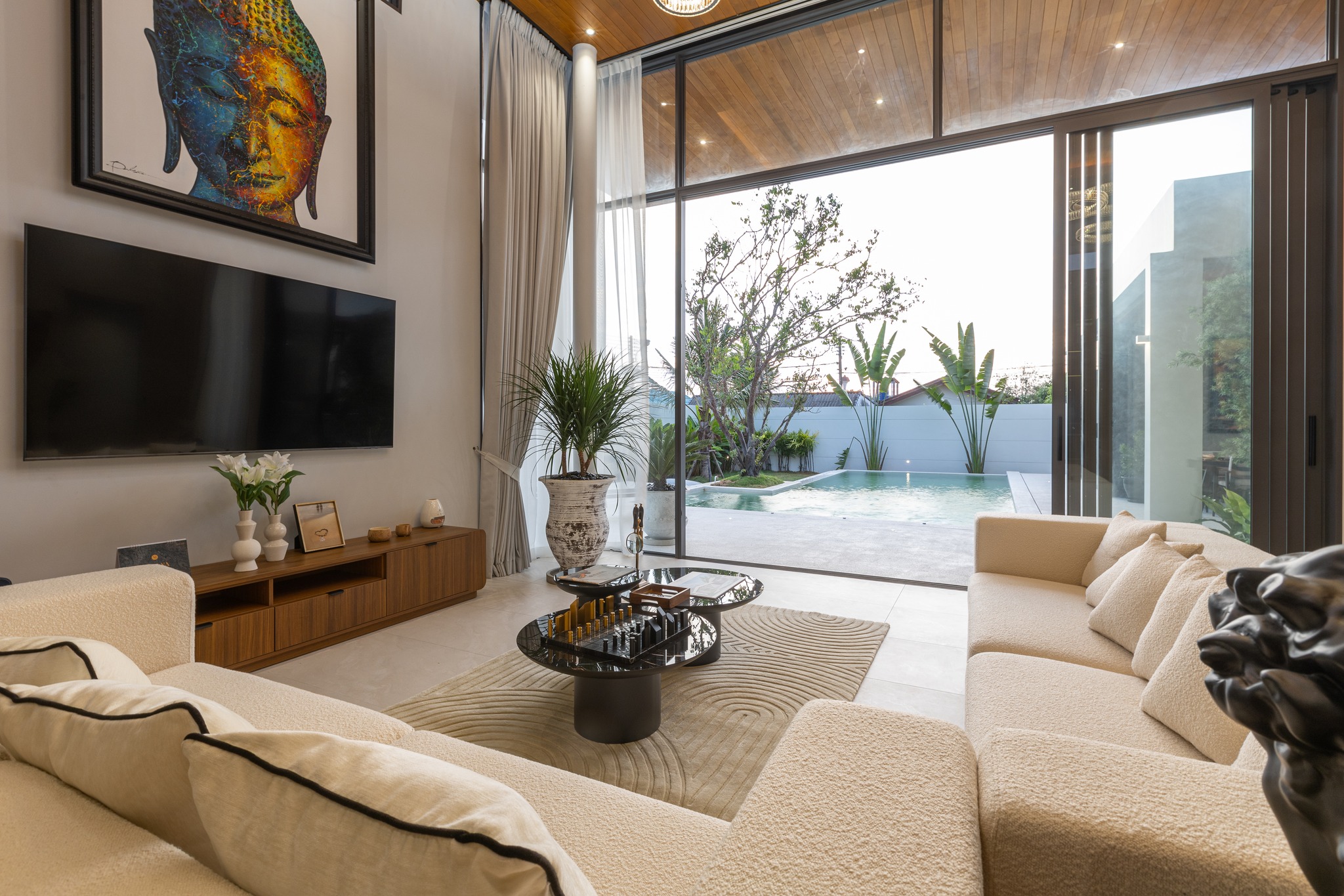 For Sales : Cherngtalay, Luxury Pool Villa, 3 Bedrooms 5 Bathrooms