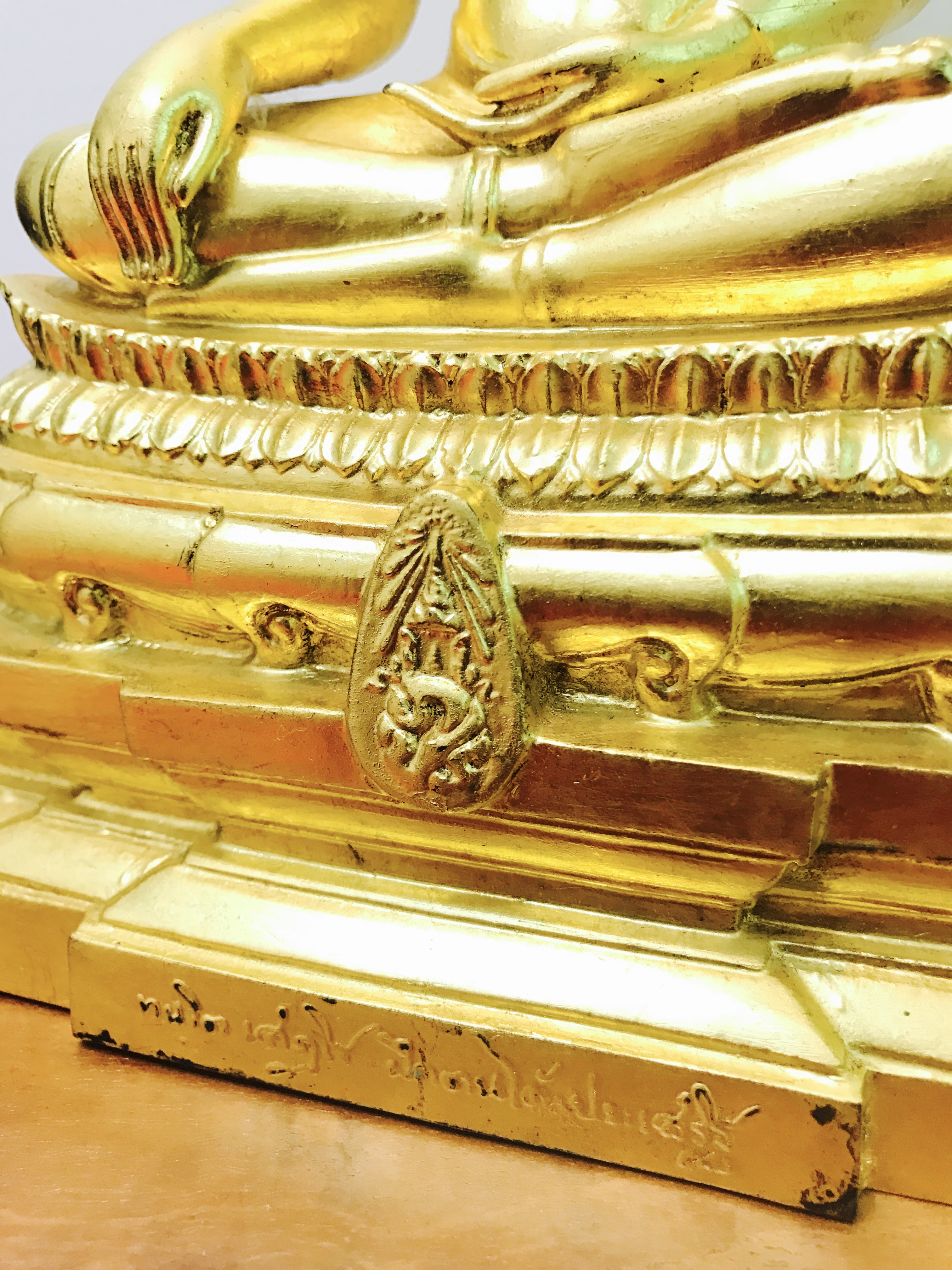 พระบูชาพระพุทธชินสีห์ ภปร ทันโตเสฏโฐ ปี 2533 หน้าตัก 5 นิ้ว (วัตถุมงคลหนึ่งเดียวที่มีผงฟันในหลวงรัชกาลที่9 พระราชทานให้จัดสร้าง) (1ใน999)