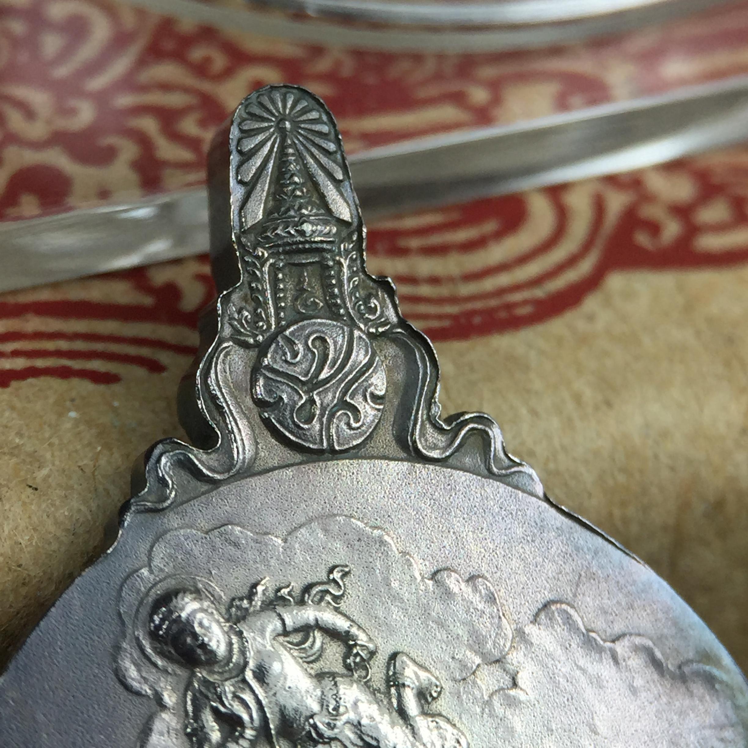 เหรียญพระมหาชนก ปี2542 พิมพ์เล็ก เนื้อเงินผิวเดิมสีรุ้งธรรมชาติแบบนิยม พร้อมหนังสือสภาพสวยครบชุด(เหรียญแห่งความเพียร)