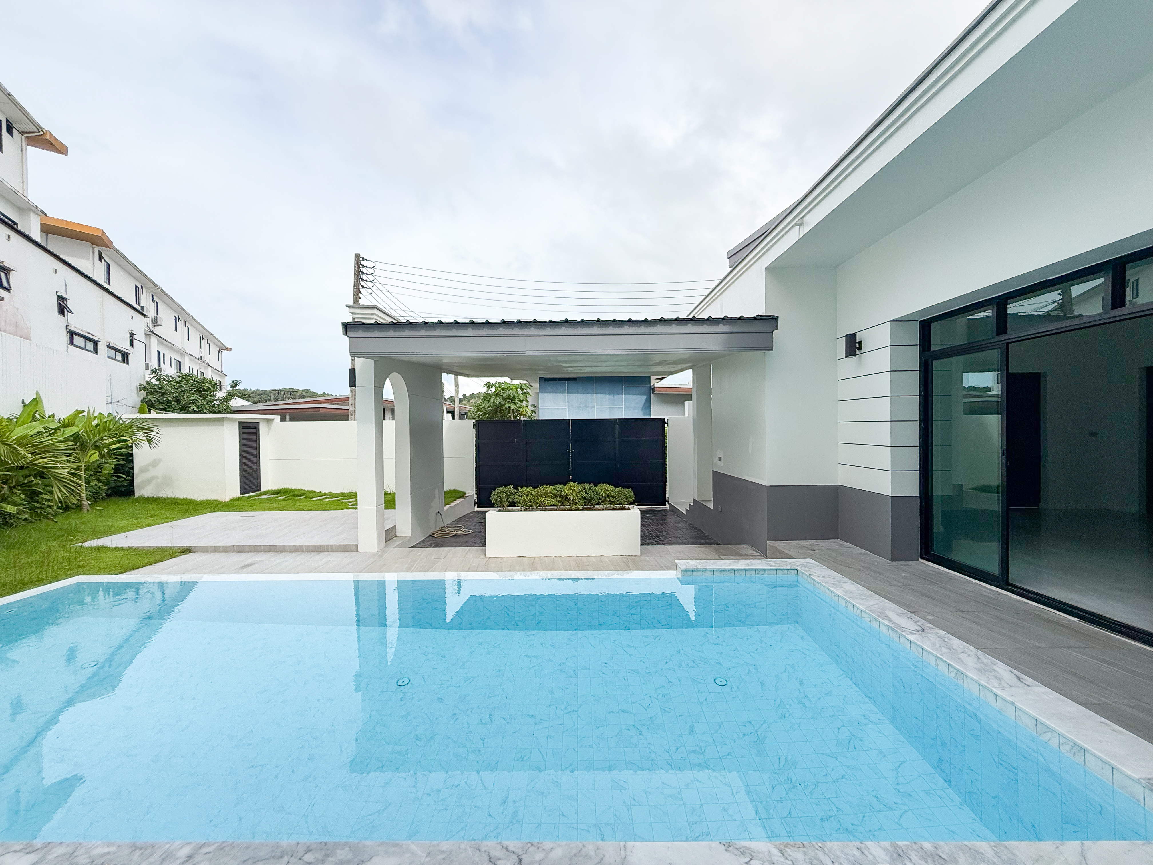 For Sale : Kohkaew, Luxury Pool Villa, 3 Bedrooms 2 Bathrooms