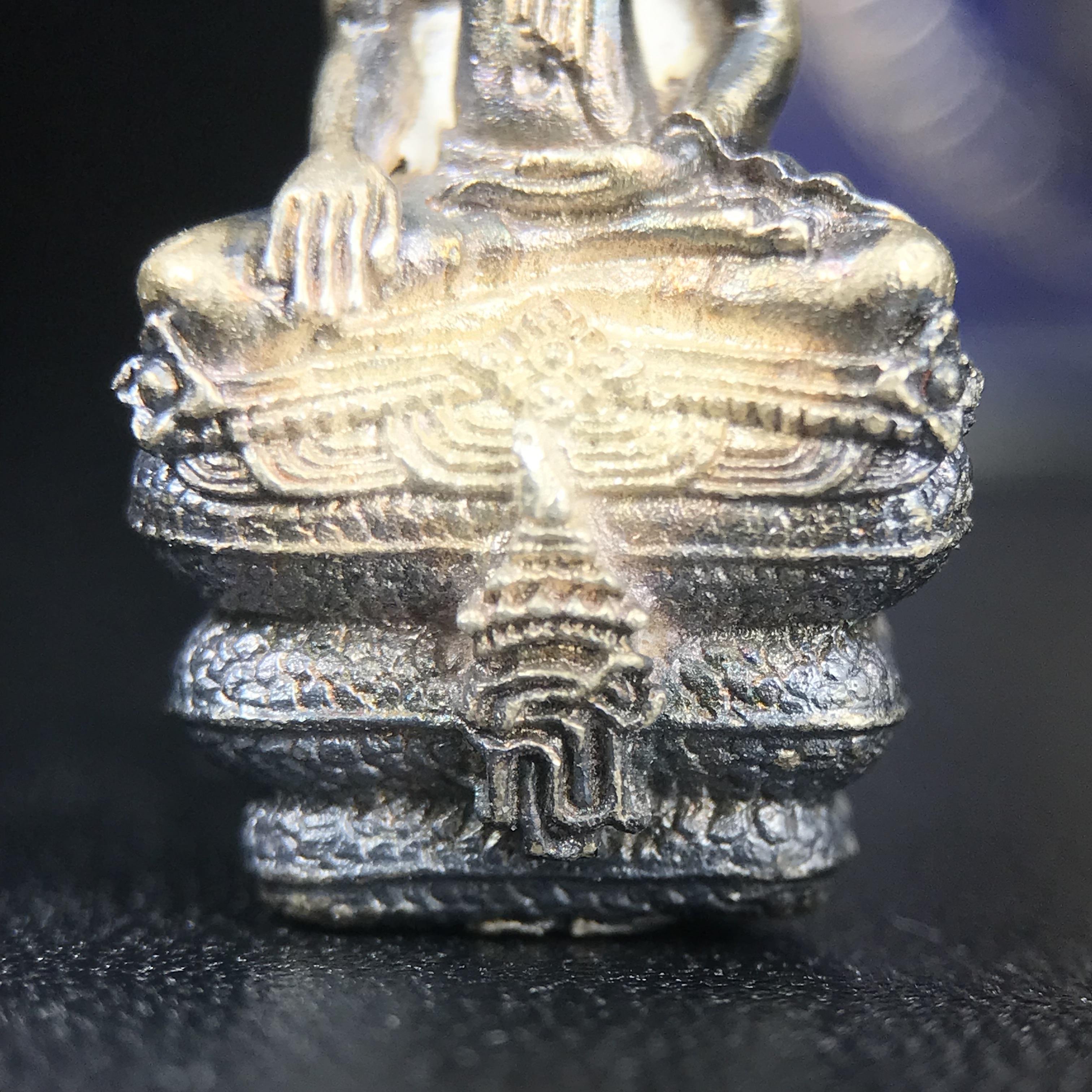 พระพุทธรูปนาคปรกปางมารวิชัย สธ. เนื่องวโรกาสสมเด็จพระเทพรัตนราชสุดาฯ ทรงเจริญพระชนมายุครบ 3 รอบ ปี2534 พิธีพุทธาภิเษก ณ วัดบวรนิเวศวิหาร โดยมีสมเด็จพระญาณสังวร สมเด็จพระสังฆราชเป็นองค์ประธาน(พิธีใหญ่ มวลสารดี พุทธศิลป์งดงาม)พระกริ่งเนื้อเงินพบเจอน้อยหายาก