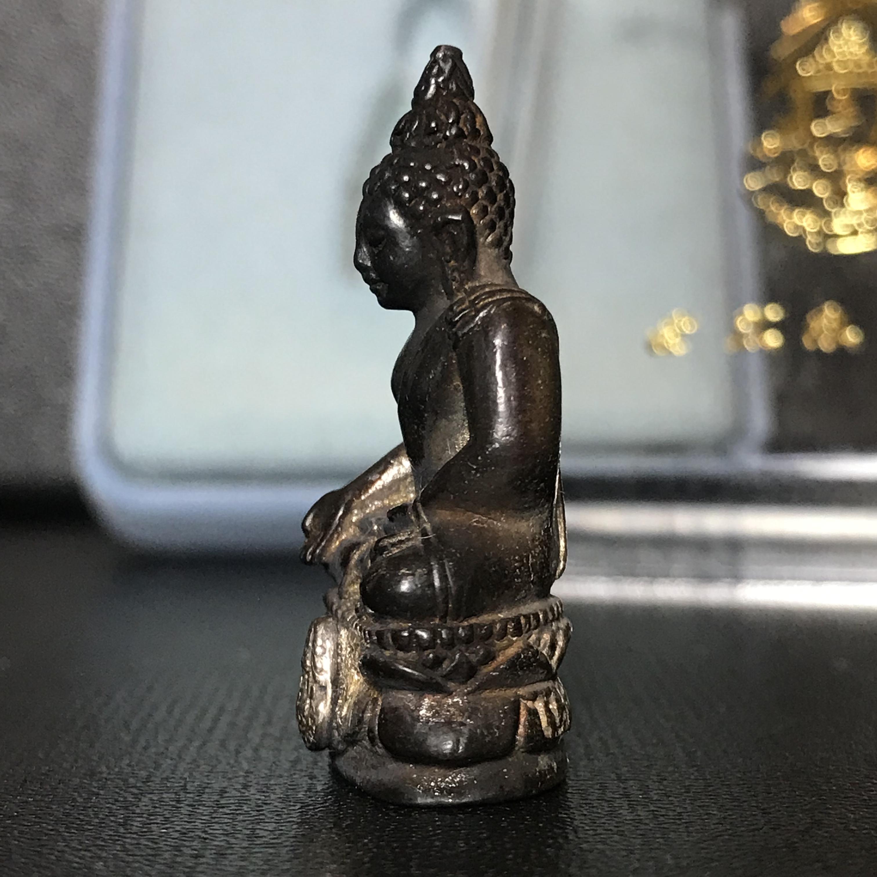 พระกริ่งไพรีพินาศ รุ่น ภปร. ราชวิทยาลัย ปี2535 เนื้อเงินผิวเดิมสวยแบบนิยม(1ใน2535องค์)