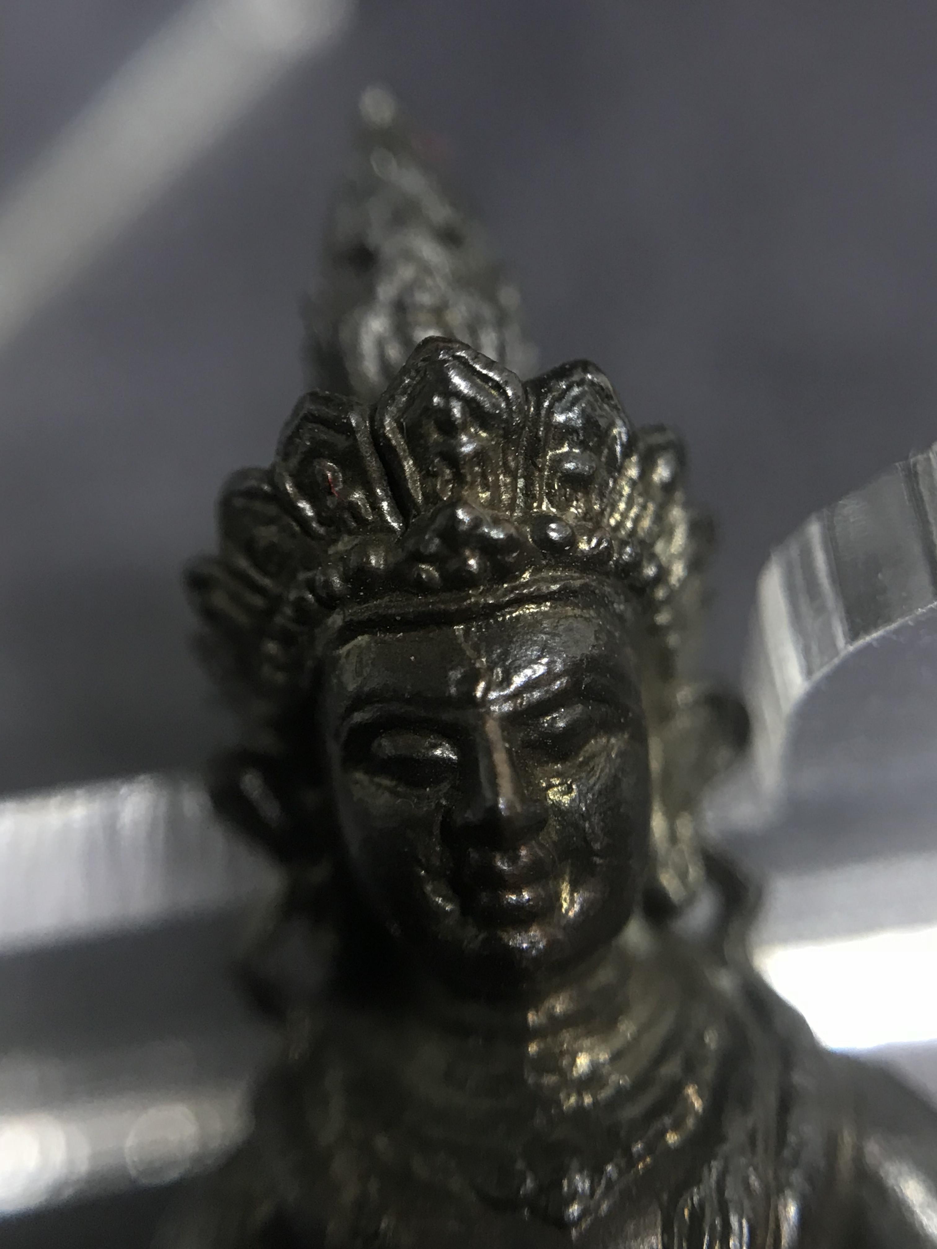 พระกริ่งธิเบตอวโลกิเตศวร ภปร.(พระไวโรจนะพุทธ)วัดมังกรกมลาวาส(เล่งเน่ยยี่) รุ่นแรกปี2515 เนื้อนวโลหะ(ในหลวงรัชกาลที่9เสด็จเททอง)(หายาก)