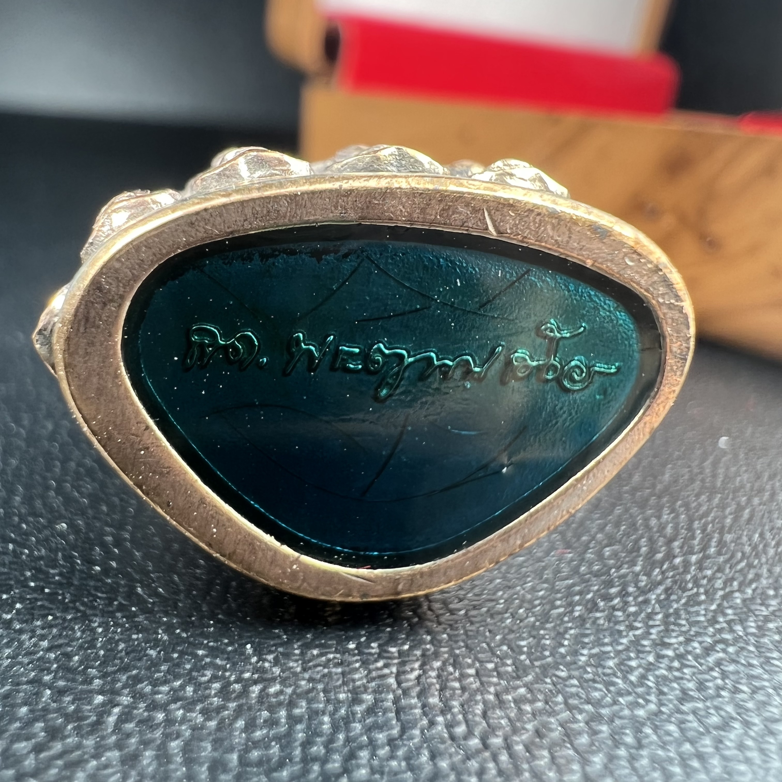 พระกริ่งที่ระลึก สมเด็จพระญาณสังวร สมเด็จพระสังฆราช สกลมหาสังฆปริณายก ทรงเจริญพระชันษา 99 ปี 3 ตุลาคม 2555 วัดบวรนิเวศวิหาร(ทรงพระราชทานใต้ฐานองค์พระกริ่งบรรจุเส้นพระเกศา)(1 ใน 999 องค์)