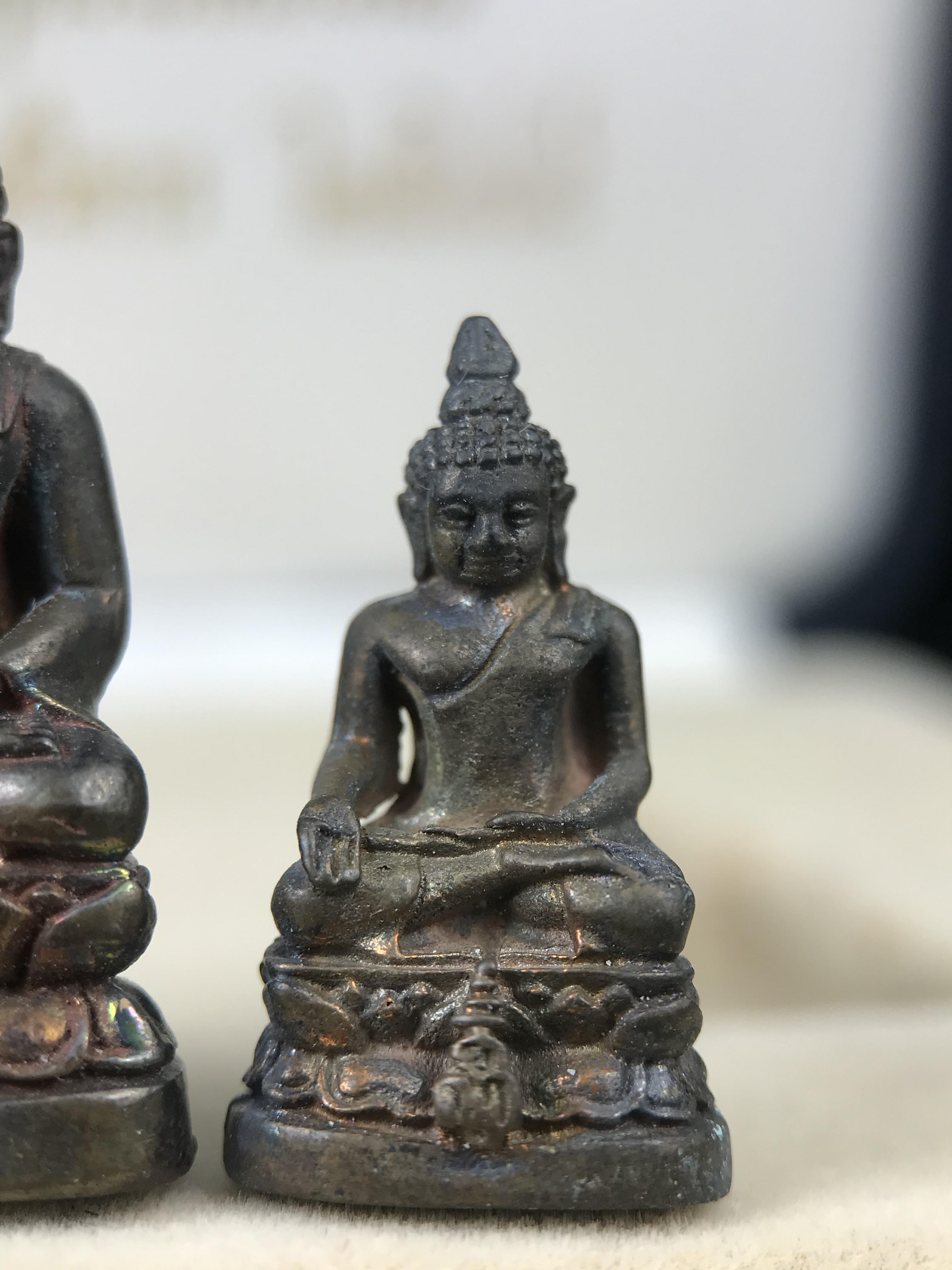 พระกริ่ง-พระชัยวัฒน์ ไพรีพินาศ ญสส.รุ่น นวฤทธิ์โภคทรัพย์ ปี 2544 อุดผงพุทธคุณ บรรจุมวลสารจิตรลดา และเส้นพระเกศาของสมเด็จพระญาณสังวร พระสังฆราชฯ พร้อมกล่องบรรจุเดิม เนื้อนวโละผิวปัดแต่ง(นำฤกษ์) ชุดหมายเลข ๑๙(1ใน 999 ชุด) หายากพบเจอน้อยมาก