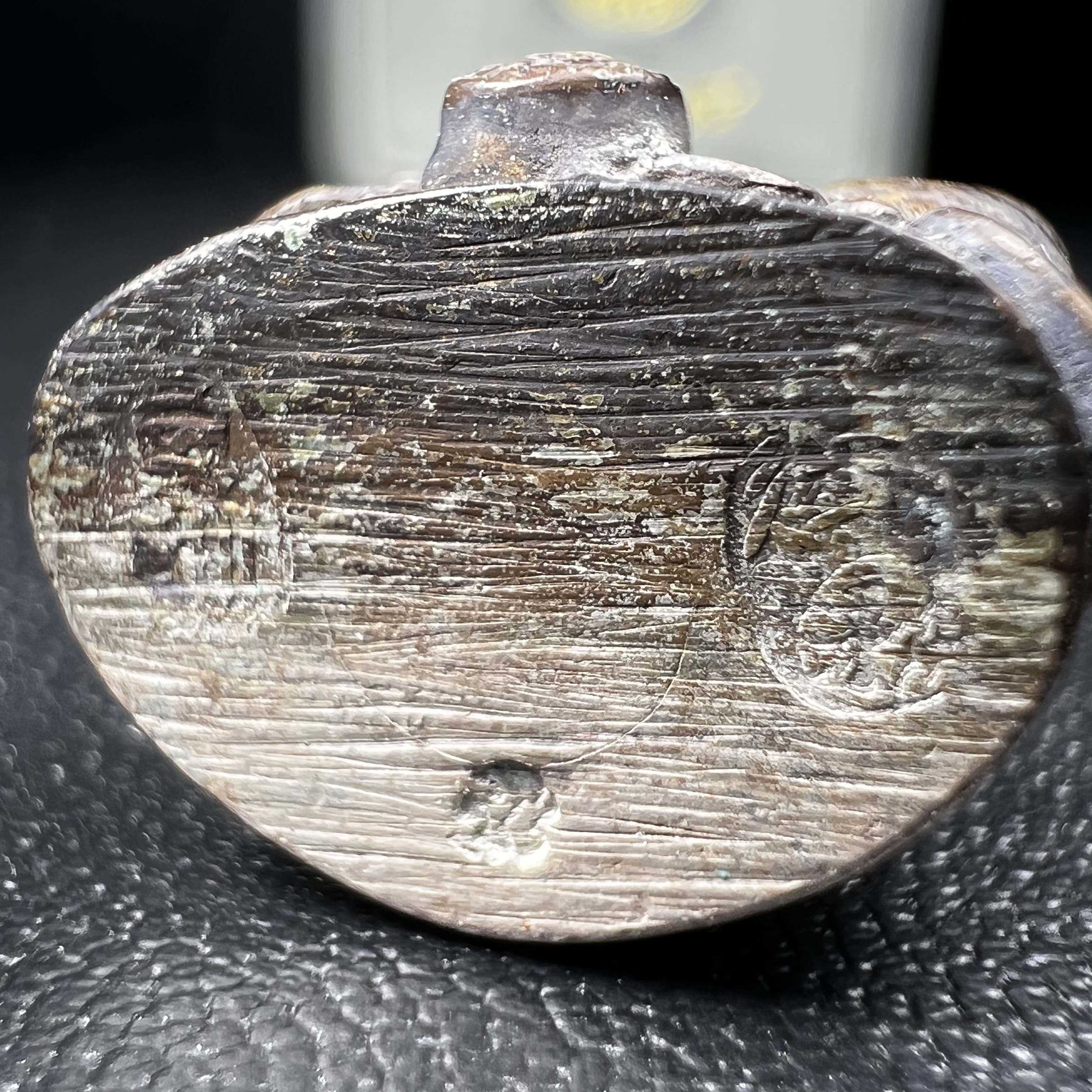 พระกริ่งไพรีพินาศ รุ่น ภปร. ราชวิทยาลัย ปี2535 เนื้อเงิน(สภาพผิวเดิมแบบนิยม เข้มขลังทรงอนุภาพ)(ตอกโค้ดพระนามย่อ ญสส ใต้เศวตรฉัตร และ พระปรมาภิไธยย่อ ภปร.)(1ใน2535องค์)