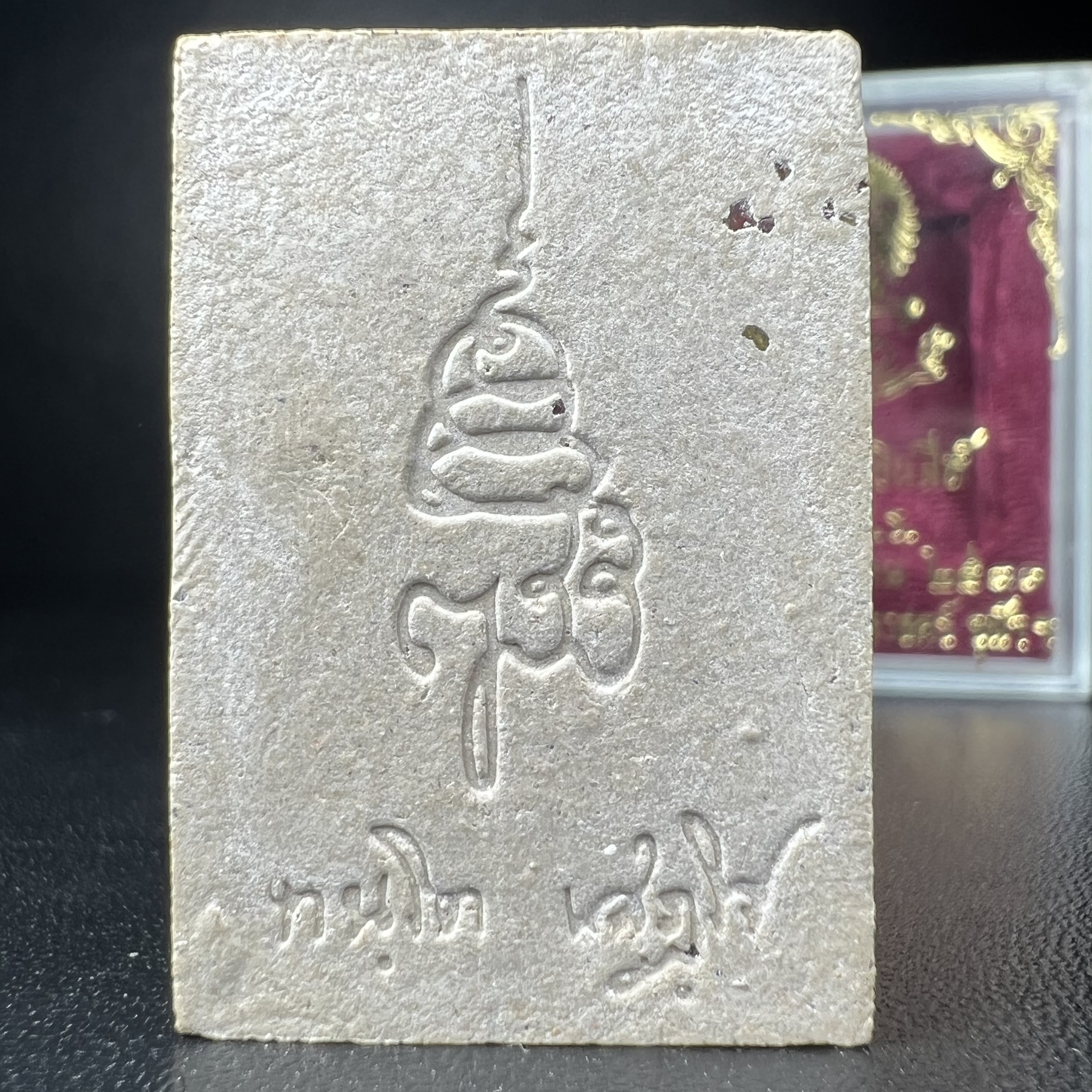 พระพุทธชินสีห์ ภปร. ทันโต เสฏโฐ ปี2533 พิมพ์ใหญ่(องค์นี้ด้านหลังบรรจุพลอยเสกมงคลเยอะมาก) บรรจุพระทนต์ในหลวง รุ่นเดียวในประวัติศาสตร์ ****รุ่นนี้ขอแนะนำ****