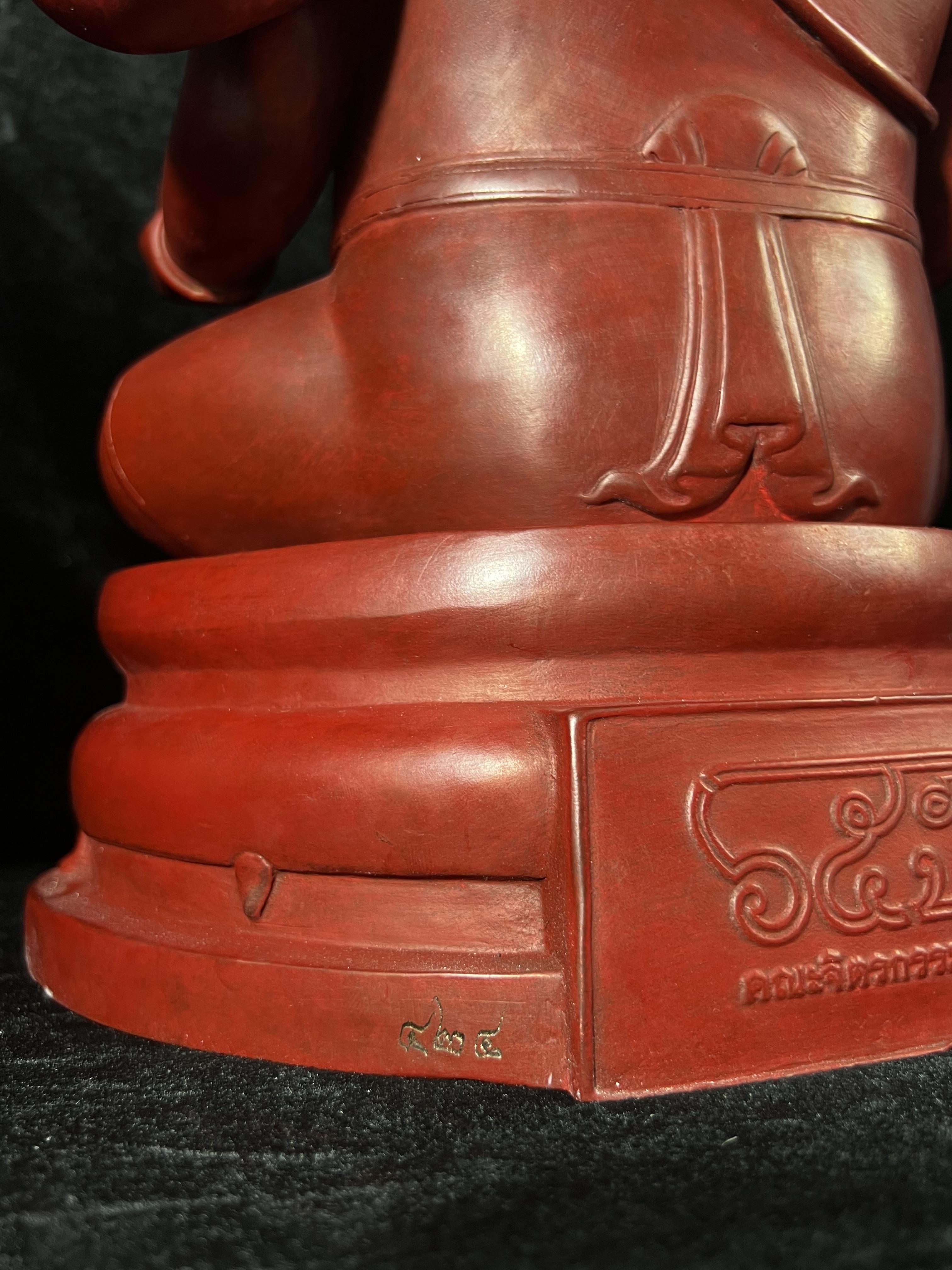 พระพิฆเนศวร 65 ปี คณะจิตรกรรมฯ มหาวิทยาลัยศิลปากร ปี 2551 ขนาดบูชาลอยองค์ หน้าตัก 9 นิ้ว(เนื้อสำริดแดงพลาติน่า)***สีแดงหายาก*** ออกแบบและปั้นโดย รองศาสตราจารย์วิชัย สิทธิรัตน์ ปัจจุบันดำรงตำแหน่งทางวิชาการเป็นศาตราจารย์ ศิลปินแห่งชาติสาขาประติมากรรม