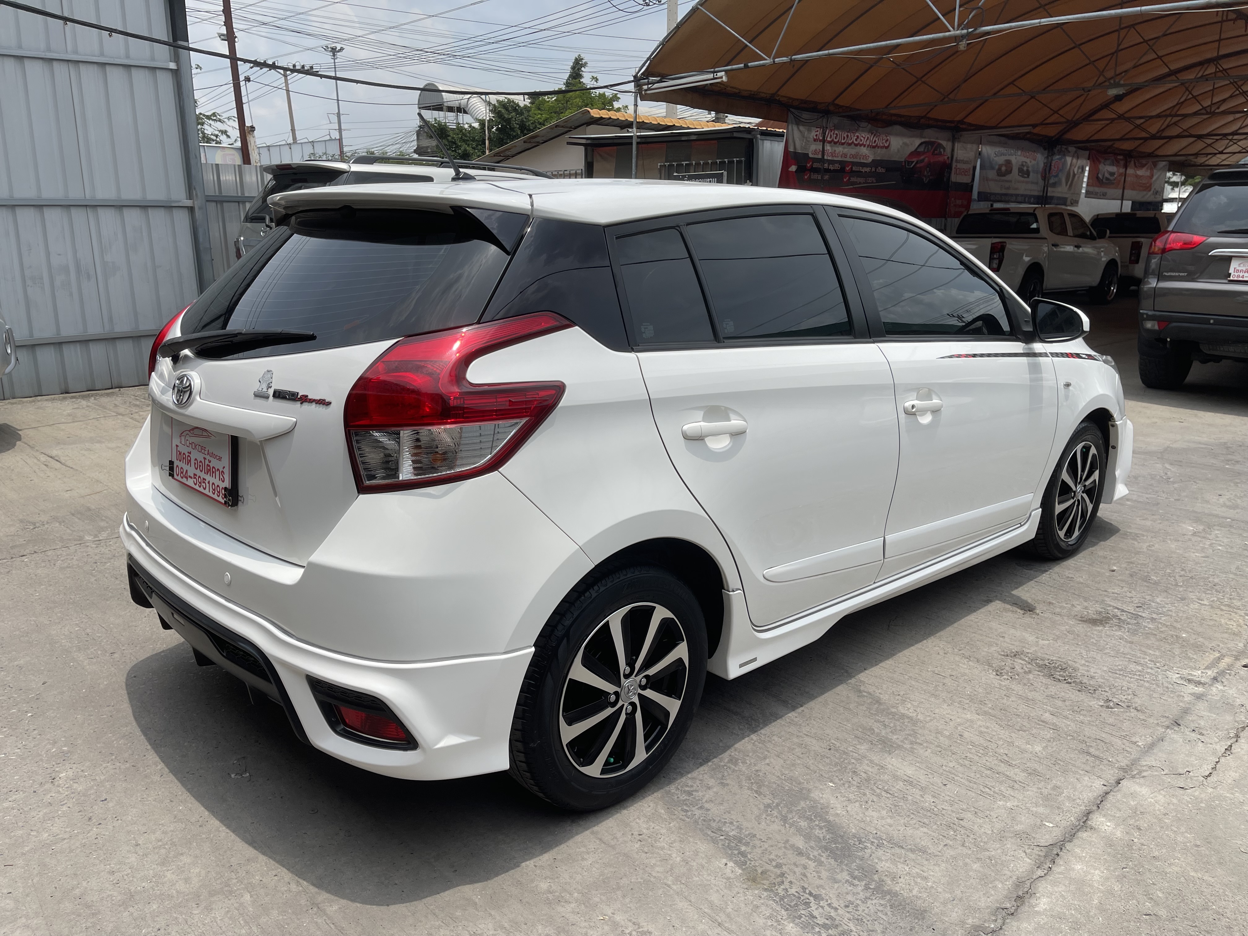 Toyota Yaris 1.2 TRD Sportivo At 2015 ขาว