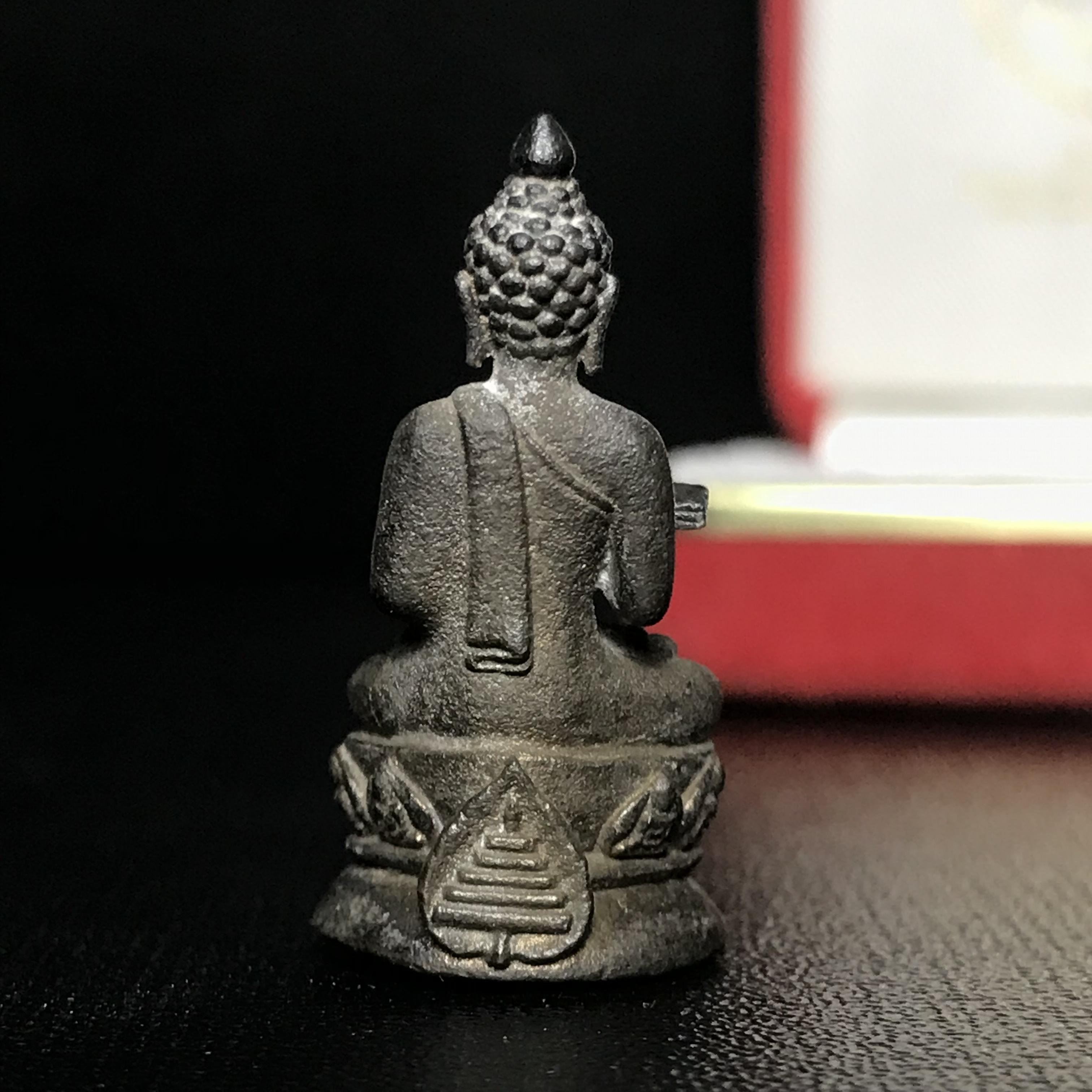 พระกริ่งปรมานุชิตชิโนรส วัดพระเชตุพนวิมลมังคลาราม(วัดโพธิ์) ปี2533 เนื้อนวโลหะ ( ในหลวงรัชกาลที่9เสด็จเททอง)