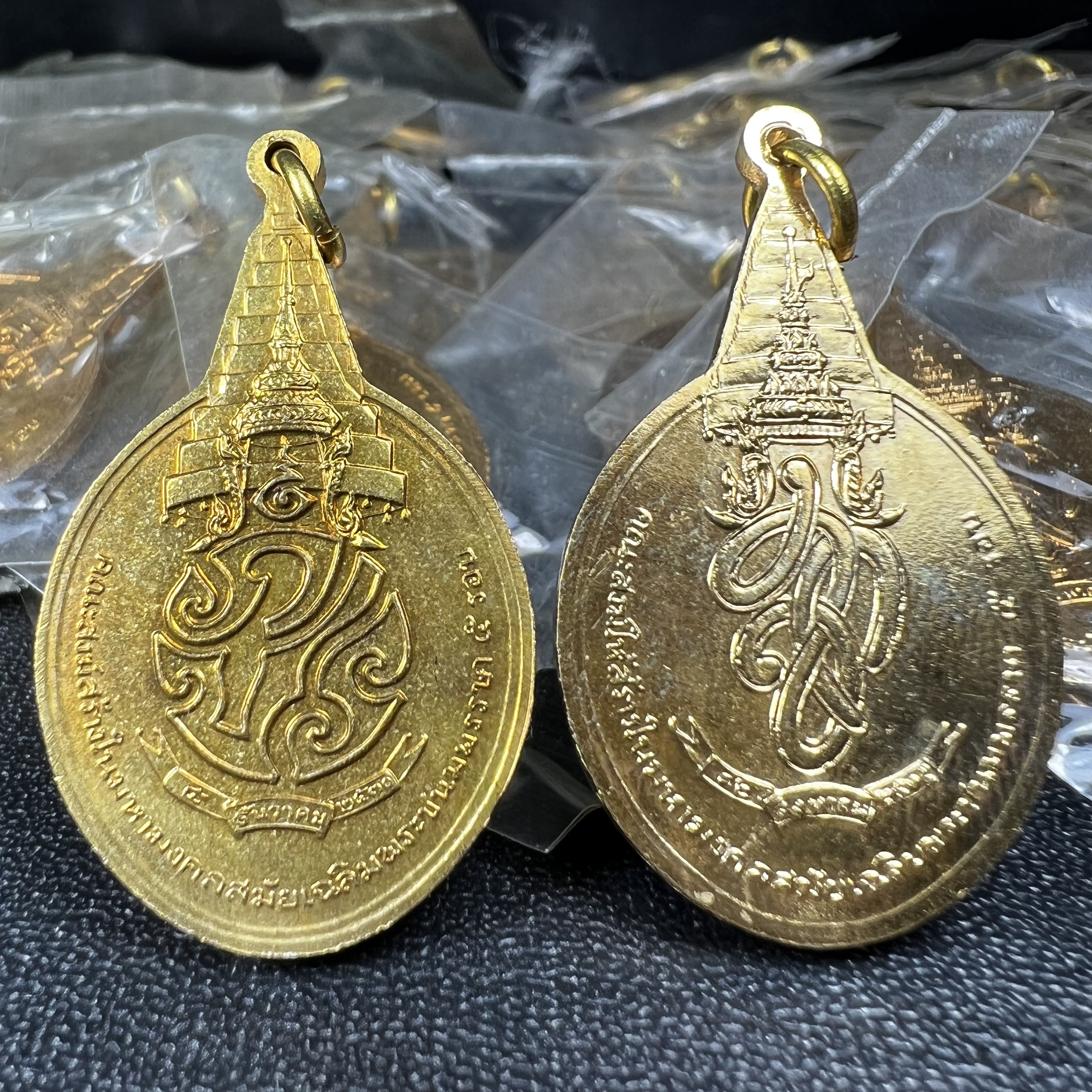 เหรียญพระชัยหลังช้าง ภปร. ปี 2530 + เหรียญพระชัยหลังช้าง สก. ปี 2535 (รวม2เหรียญ 1 คู่)คัดสภาพสวยซีนซองเดิม(พิธีใหญ่ นิยม)