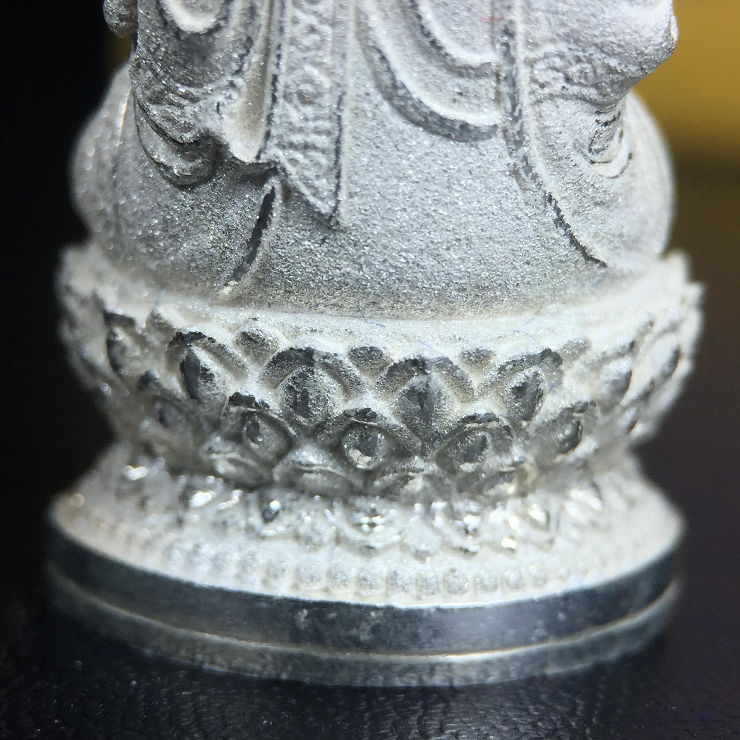 พระกริ่งจีน "ต้าเยิ่นถะ" รุ่น กาญจนาภิเษก ครองราชย์ 50 ปี วัดบวรนิเวศวิหาร ปี2538 เนื้อเงินพ่นทรายขัดเงาบางส่วน 99.99% สูง 3.8 ซม. (คัดสภาพสวยเดิม พิธีใหญ่ พุทธศิลป์งดงาม)1 ใน 6001 องค์