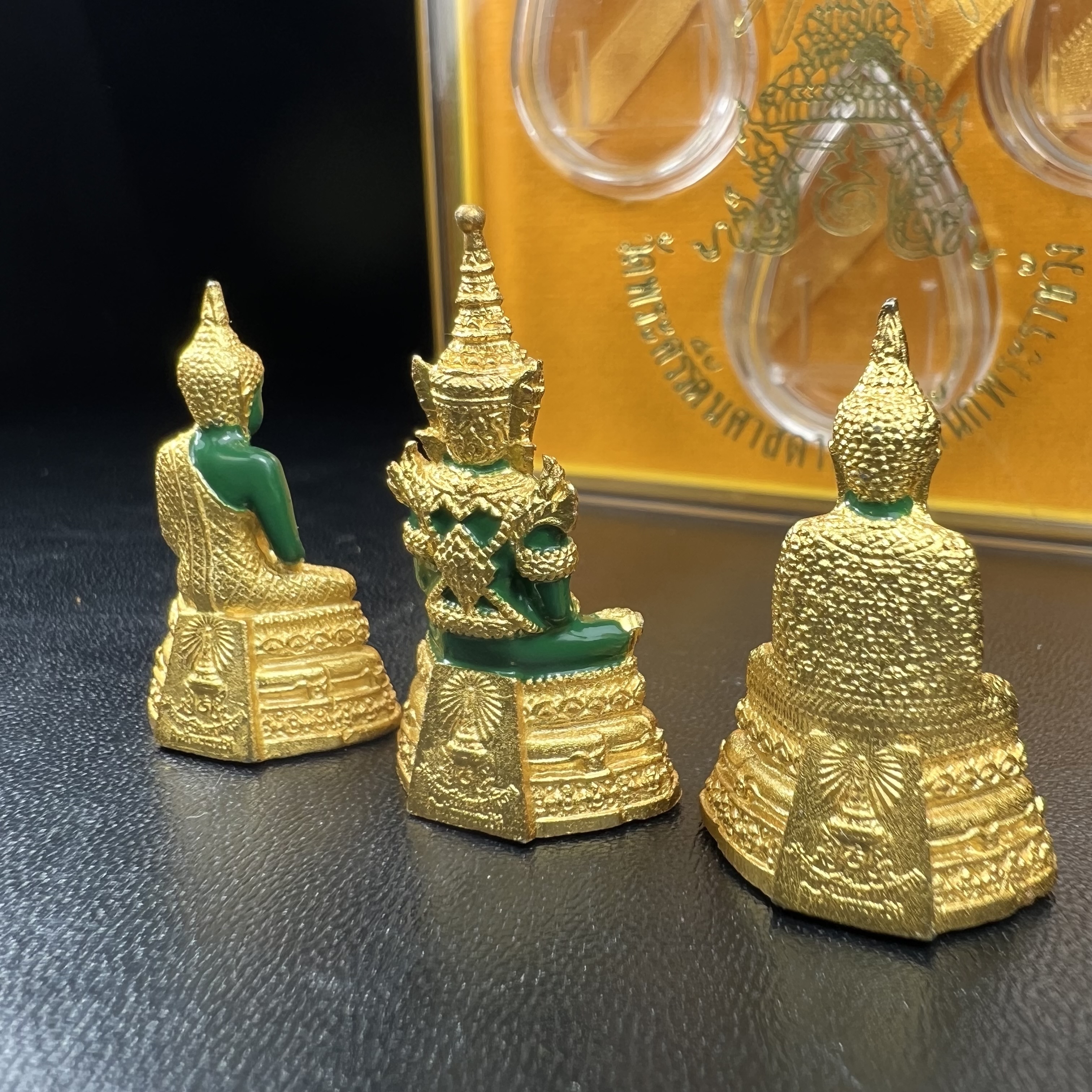 พระพุทธมหามณีรัตนปฏิมากร(พระแก้วมรกต) วัดพระศรีรัตนศาสดาราม สำนักพระราชวัง จัดสร้าง ชุด3 ฤดู ร้อน ฝน หนาว(บรรจุมวลสารใต้ฐาน)