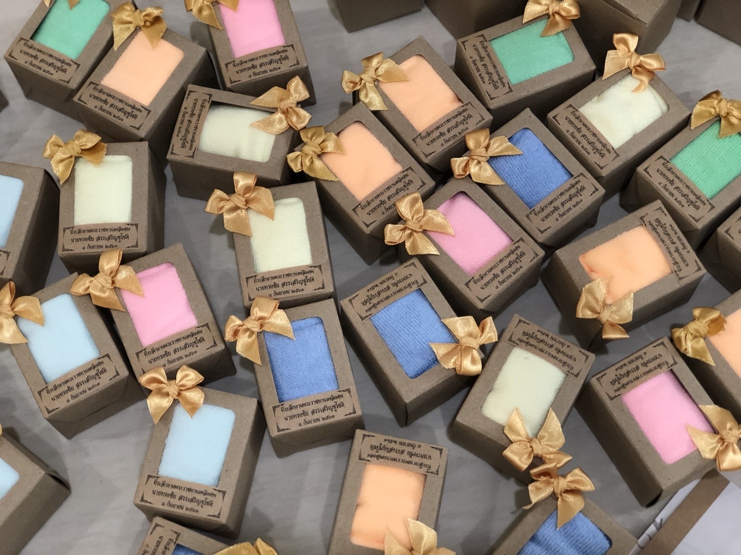 ของชำร่วยงานศพ ผ้าเช็ดหน้านาโนในกล่องคราฟท์