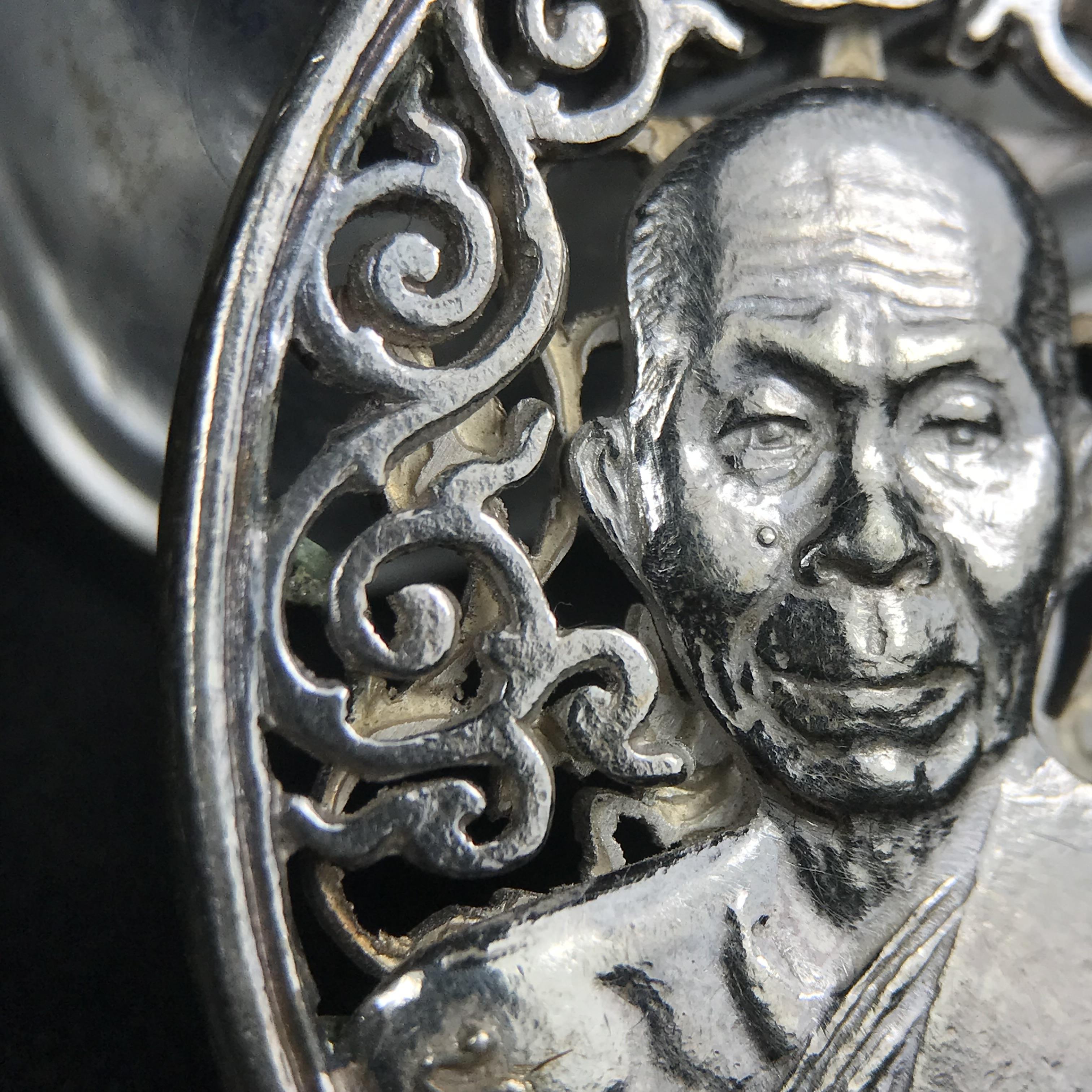 เหรียญหลวงพ่อคูณ ปริสุทโธ วัดบ้านไร่ รุ่น สก. ปี 2536 พิมพ์ลายฉลุ เนื้อเงิน(สวย งดงาม หายาก) งานมหามงคลเฉลิมพระชนมพรรษา 5 รอบ สมเด็จพระบรมราชินีนาถ จัดสร้างโดย กองพลทหารราบที่๒ ทหารเสือราชินี รักษาพระองค์ (พิธีใหญ่ ประวัติชัดเจน อีกหนึ่งรุ่นยอดนิยม)