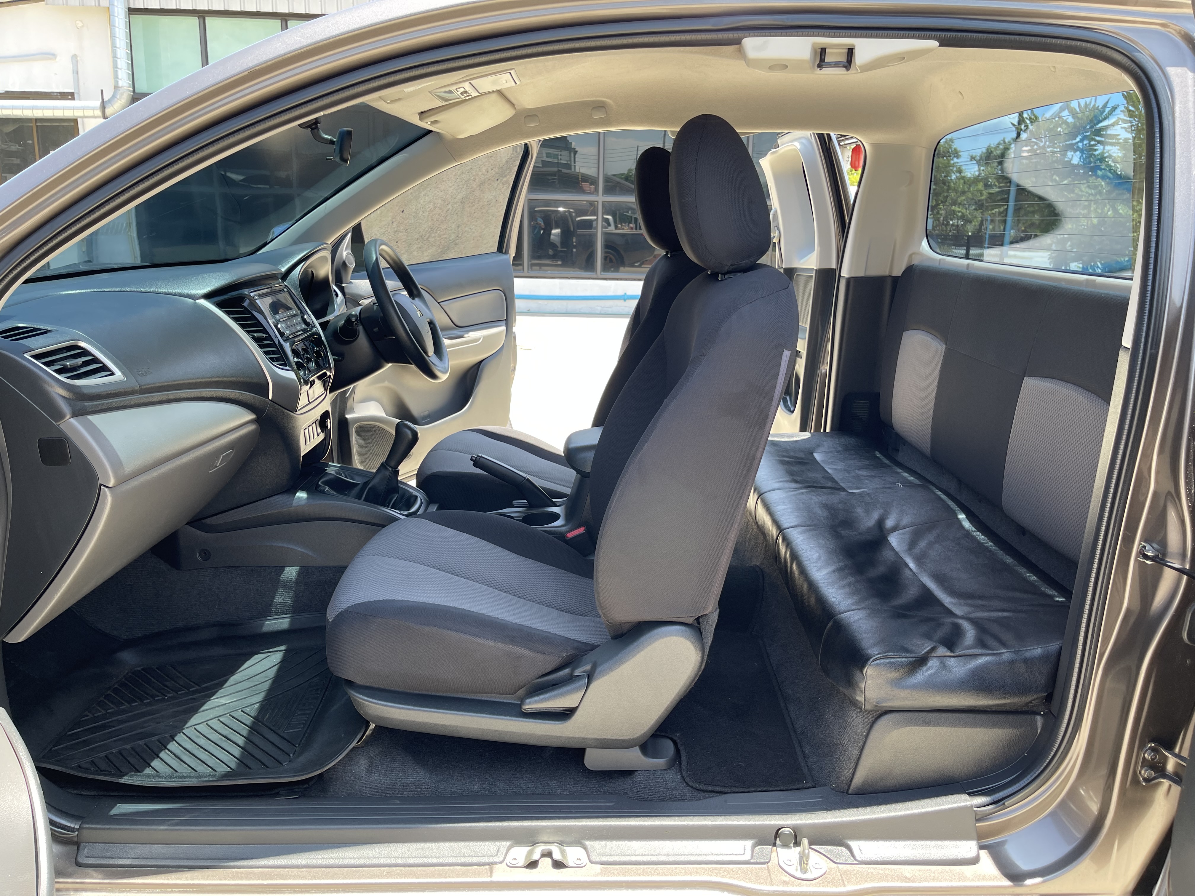 Mitsubishi Triton All New Cab 2.5 GLX 2015 น้ำตาล