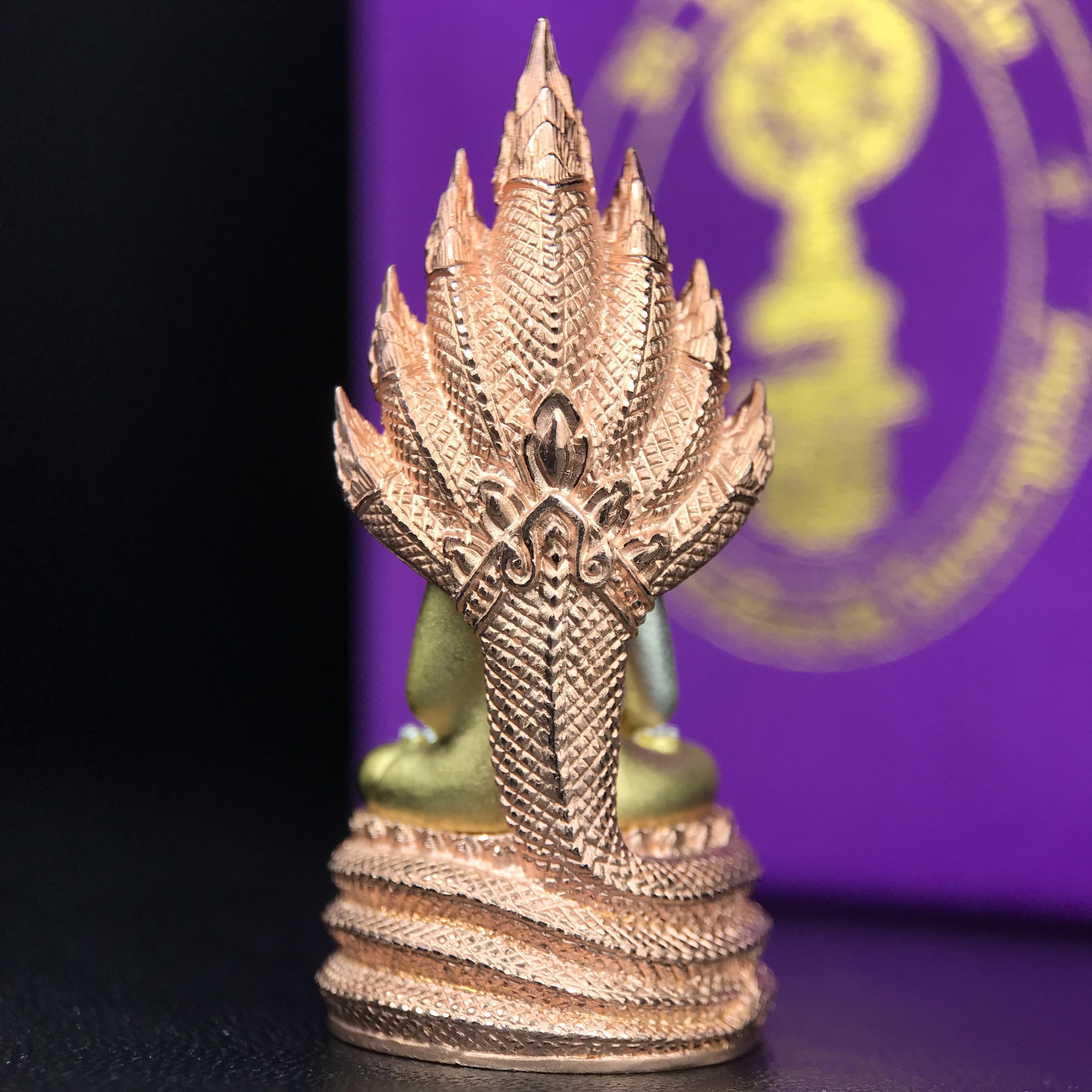 พระนาคปรก สธ. รุ่นสร้างพระอุโบสถเฉลิมพระเกียรติ 4 รอบ 84 พรรษา สมเด็จพระเทพรัตนราชสุดาฯ วัดบวรนิเวศวิหาร ปี 2543 พิมพ์ใหญ่ เนื้อเงินบริสุทธิ์ ชุบสามกษัตริย์แบบพ่นทรายขัดเงาบางส่วน(สภาพ สวย )พิธีใหญ่ พุทธศิลป์งดงาม หายาก (1 ใน 1999 องค์)