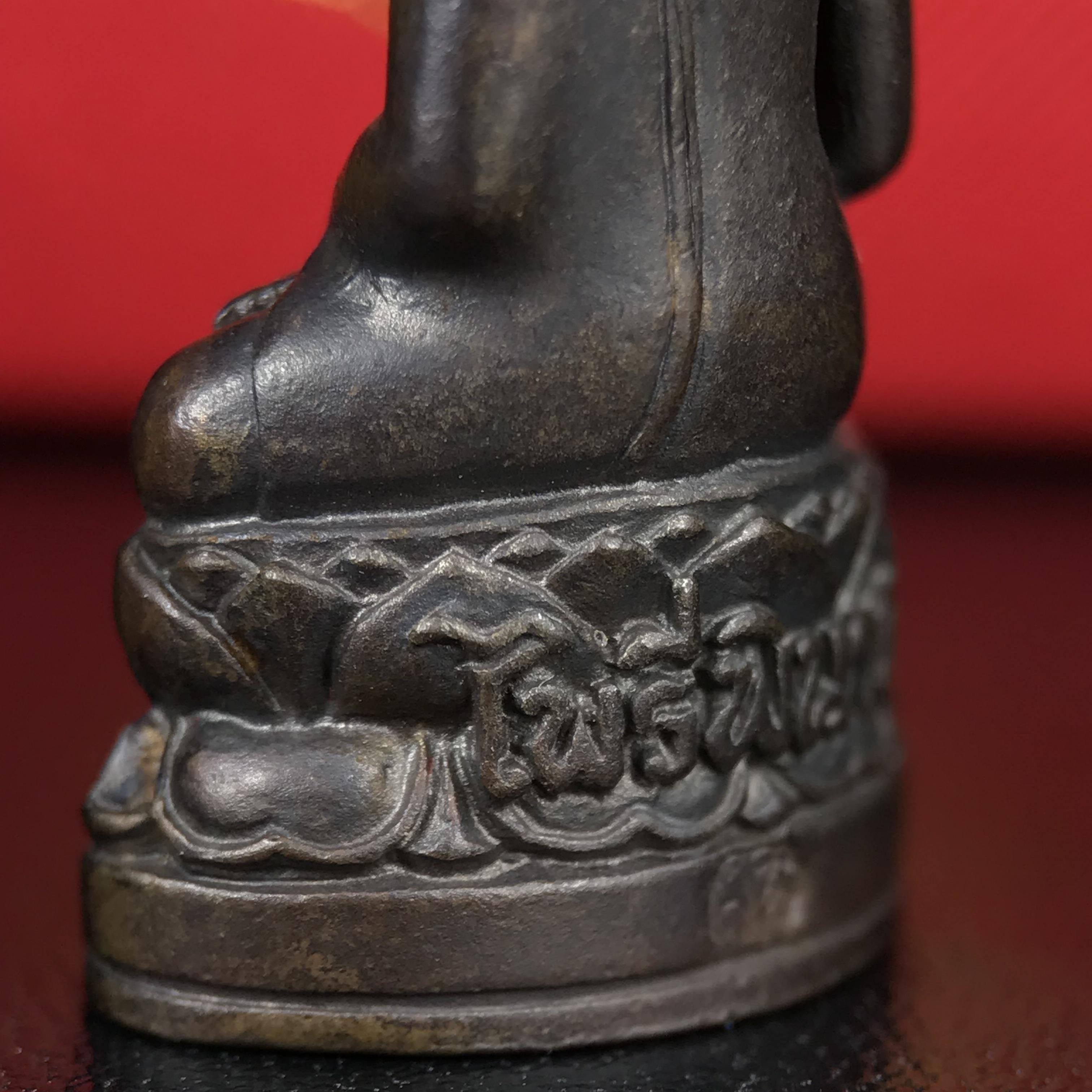 พระกริ่งไพรีพินาศ บรรจุเหล็กไหล ครั้งแรกและครั้งเดียวในประวัติศาสตร์ เฉลิมพระเกียรติ พระบาทสมเด็จพระเจ้าอยู่หัวรัชกาลที่9 พระชนมพรรษา 6 รอบ ปี2542 เนื้อนวโลหะผสมทองคำ(บรรจุเหล็กไหล)ดีนอก-ดีใน พิธีใหญ่ มวลสารเด่น (หายาก)