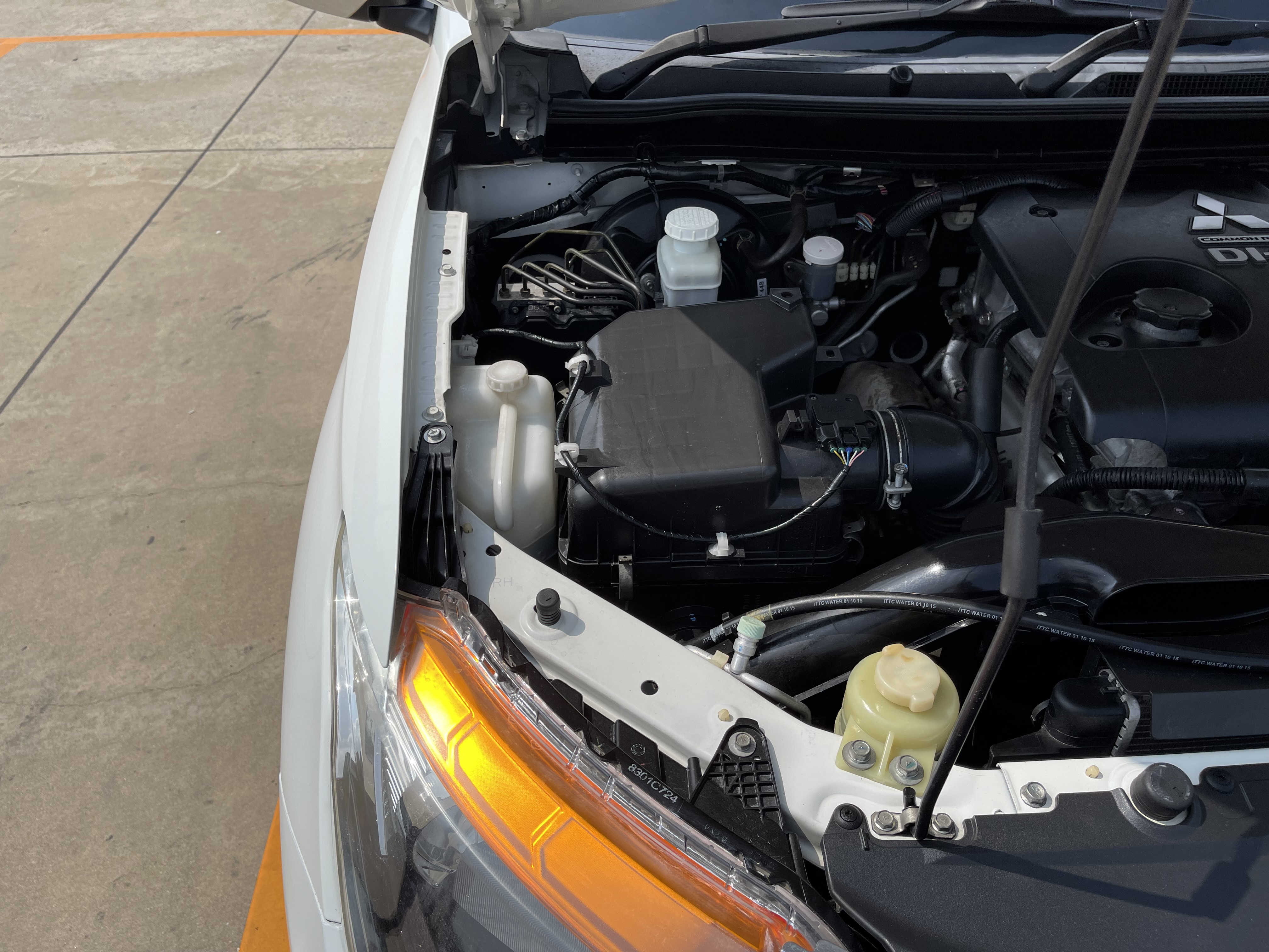 Mitsubishi Triton All New 4ประตู 2.5 GLX 2016 ขาว