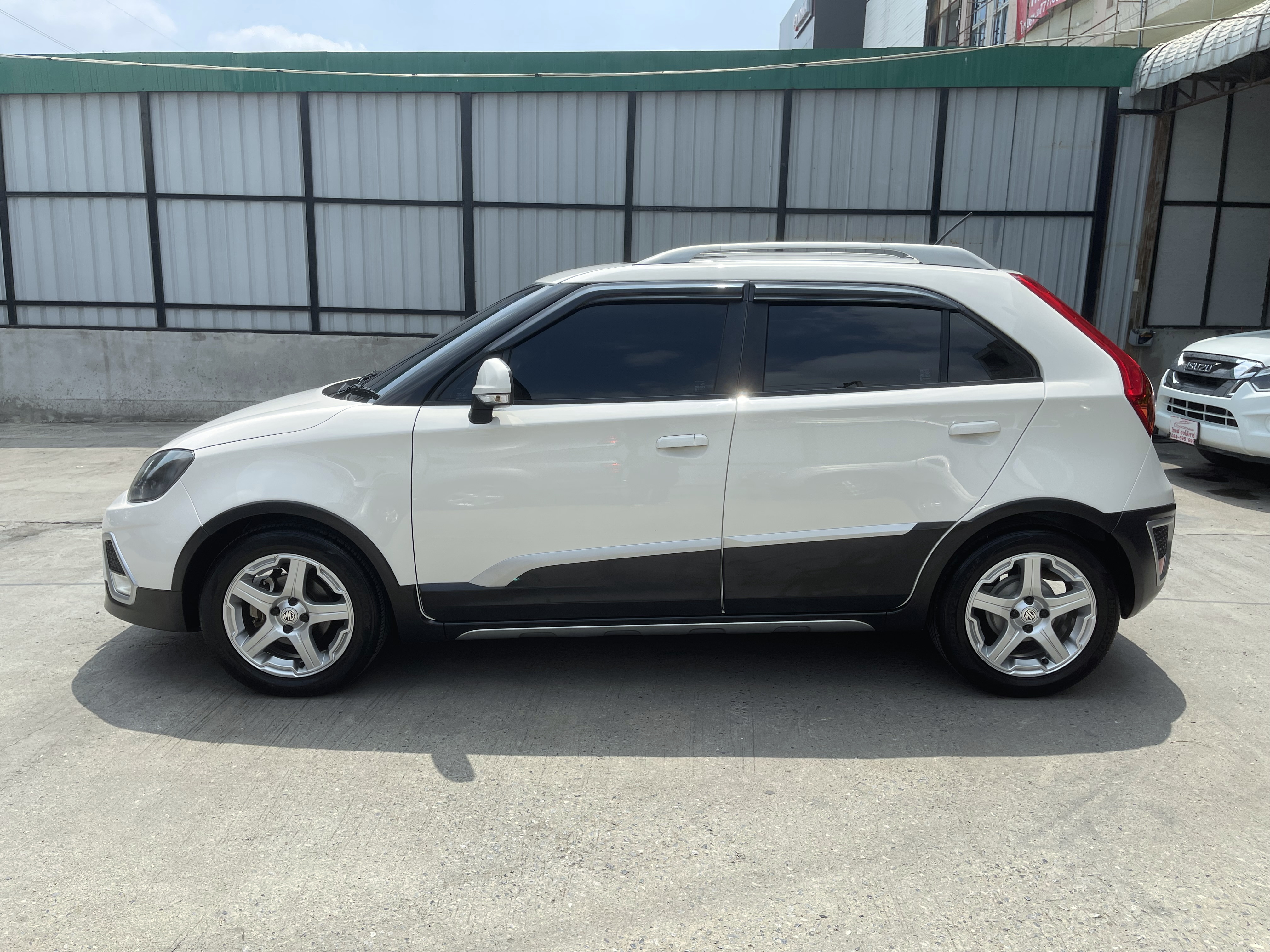 MG MG3 1.5 X Xross Sunroof At 2016 ขาวมุก