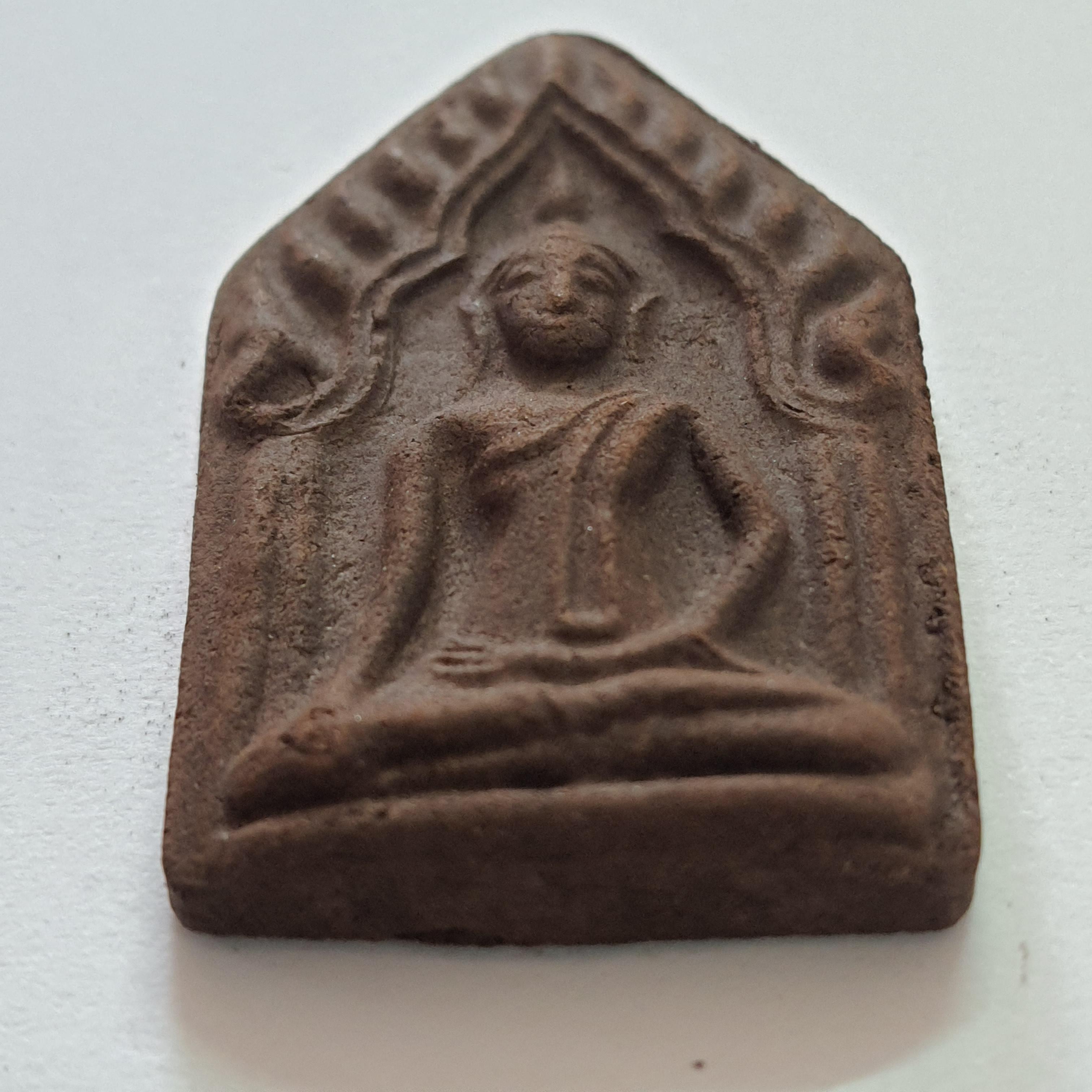 พระเครื่อง ขุนแผน เนื้อแร่เหล็กน้ำพี้ แบบที่ 2 พระขุนแผน พระเครื่องพระขุนแผน ขุนแผนห้อยคอ ขุนแผนแขวนคอ พระขุนแผนแท้ ขุนแผนมหาเสน่ห์ บูชาขุนแผน ขุนแผนแท้