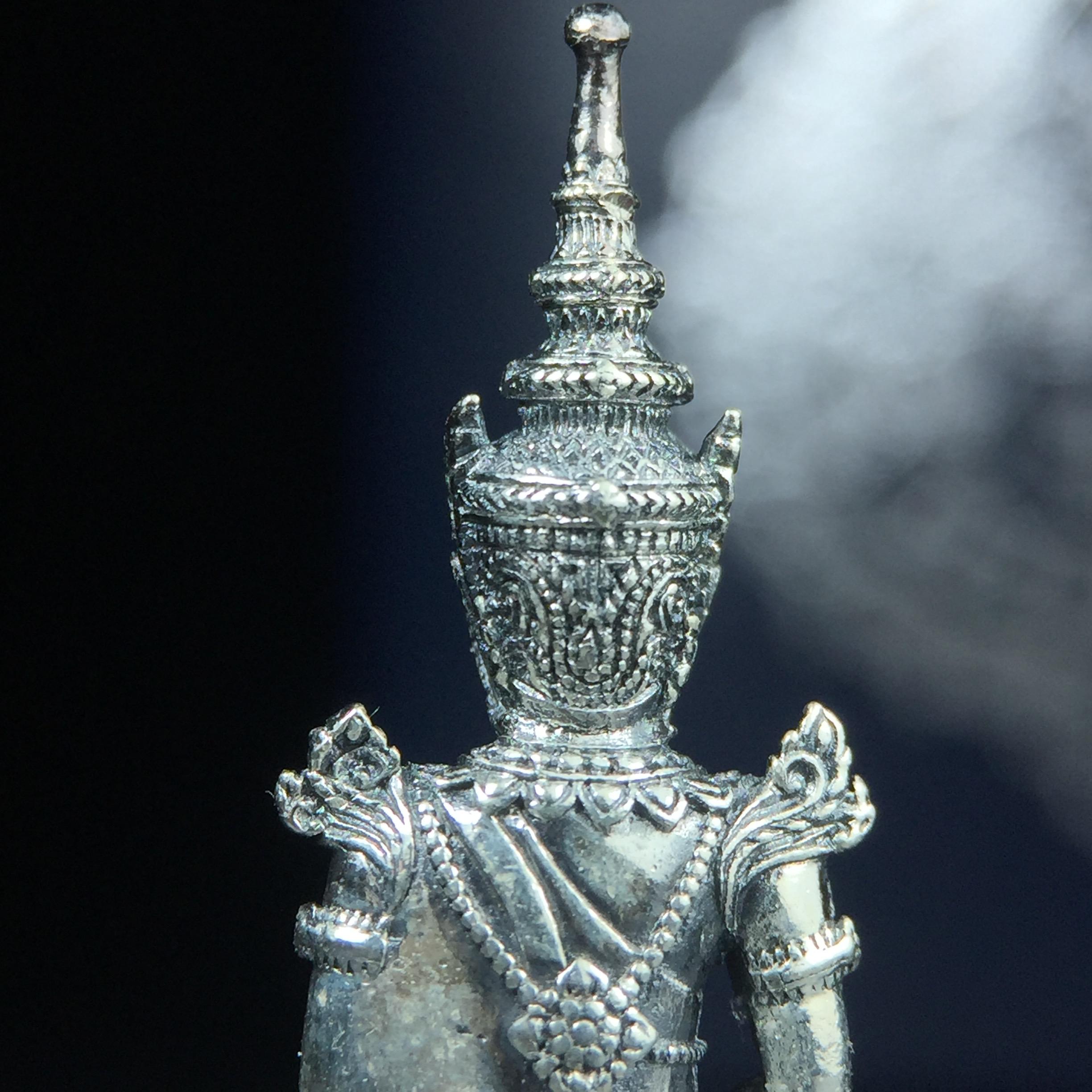 พระแก้วมรกต กรมสรรพสามิตจัดสร้างขึ้นเนื่องในโอกาสครบรอบ 64 ปีของกรมสรรพสามิต และเนื่องในวโรกาสที่พระบาทสมเด็จพระเจ้าอยู่หัวทรงครองราชย์ครบ 50 ปีในปีกาญจนาภิเษก เมื่อ พ.ศ.2539 เนื้อเงินรมดำขัดเงาพร้อมกล่องบรรจุเดิม