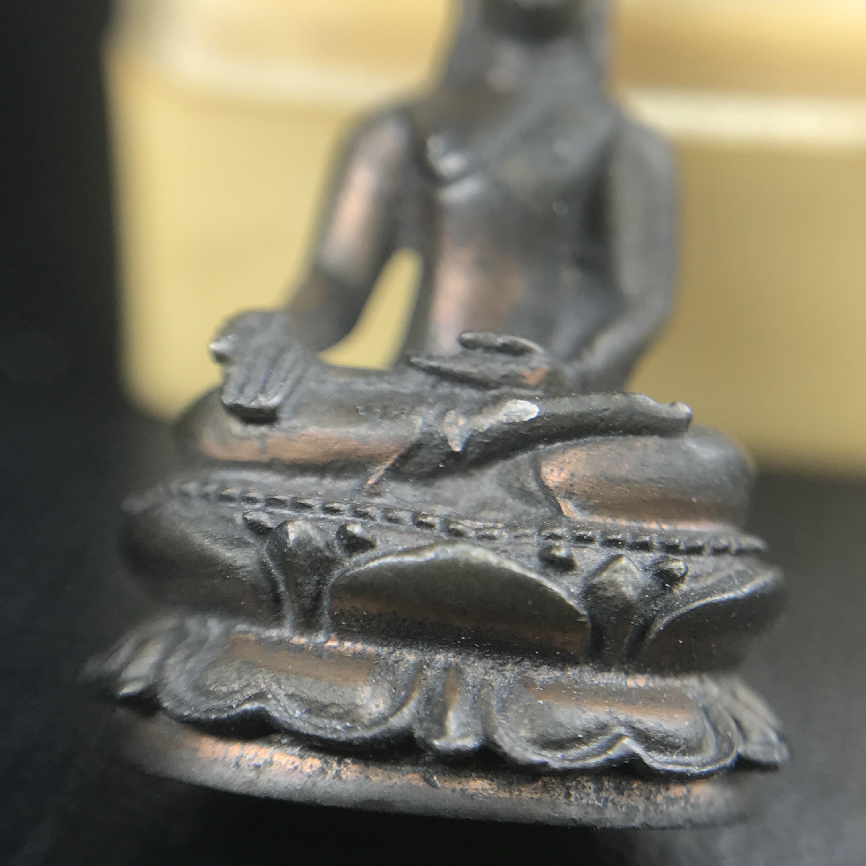 พระกริ่งไพรีพินาศ(รุ่นแรก สมเด็จพระญาณสังวร) วัดเพชรวราราม รุ่นเขาค้อ เนื้อนวโลหะ ตอกโค้ต ปี2520 จ.เพชรบูรณ์(1ใน2309 องค์)