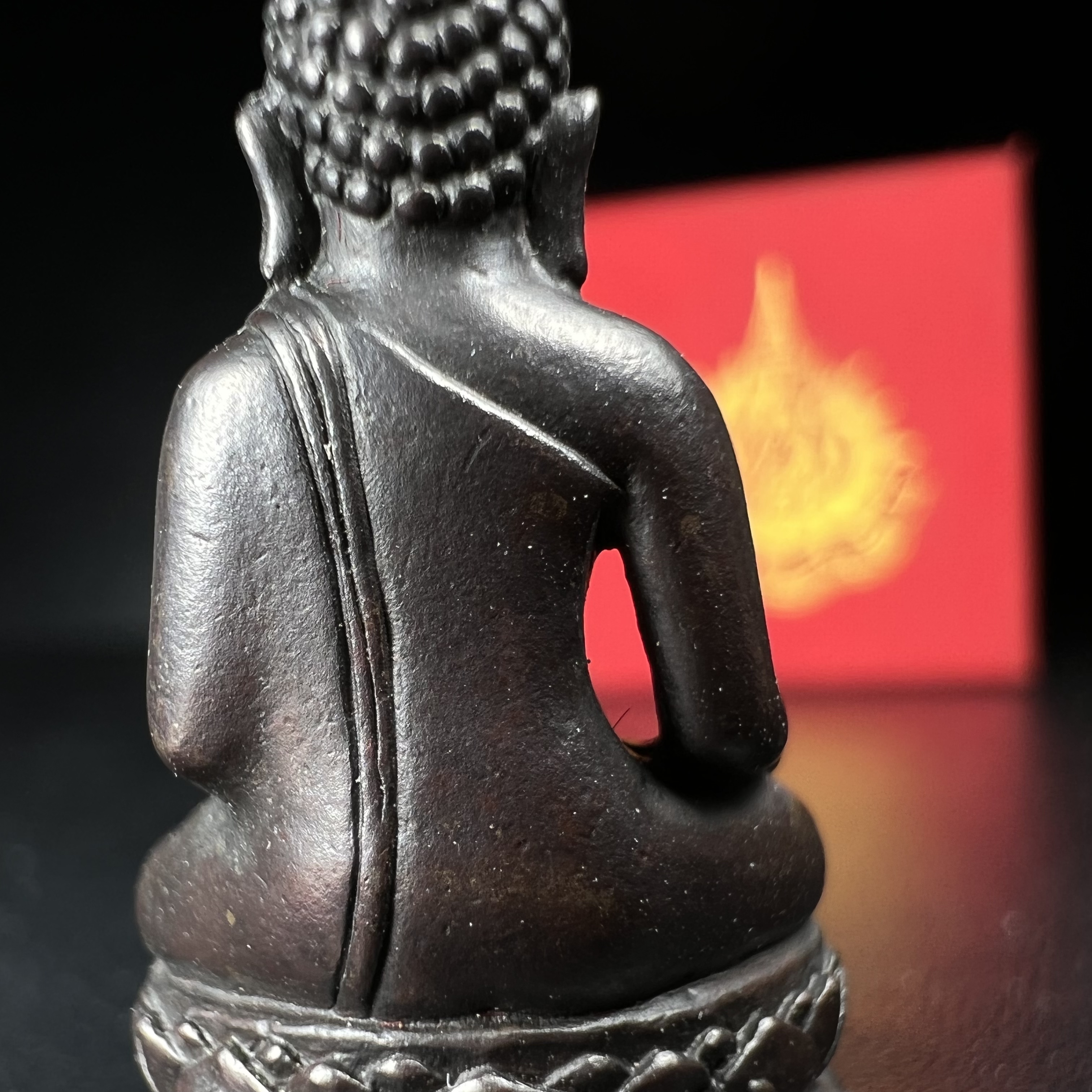 พระกริ่งไพรีพินาศ เฉลิมพระเกียรติ พระบาทสมเด็จพระเจ้าอยู่หัวรัชกาลที่9 พระชนมพรรษา 6 รอบ ปี2542 เนื้อนวโลหะผสมทองคำ(บรรจุเหล็กไหล)ดีนอก-ดีใน