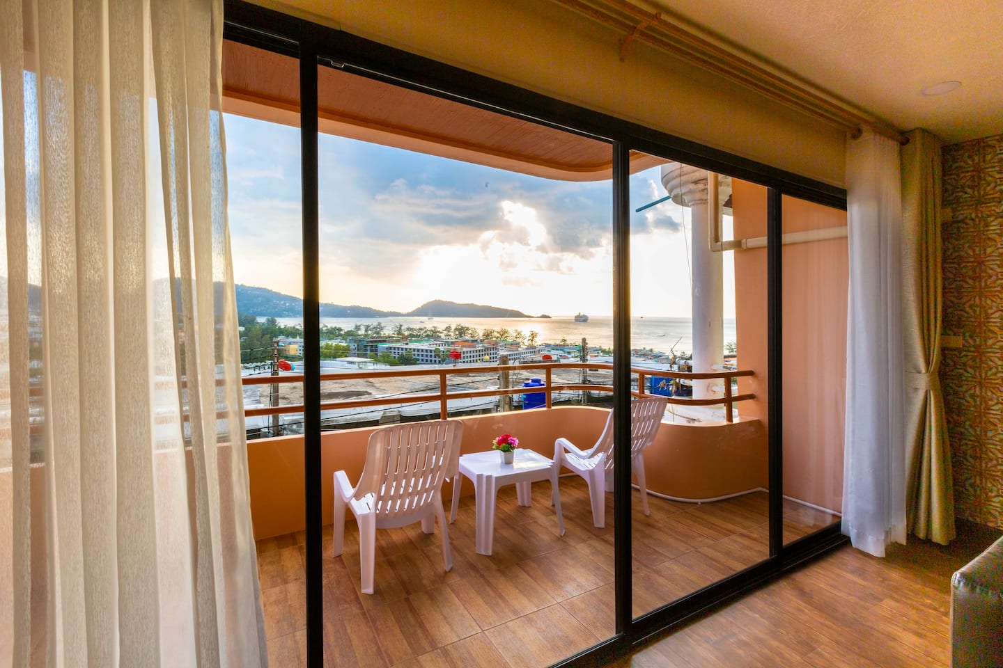 For Rent : Patong Town House 3 Story Sea View 3 bedrooms, 4.5 bathrooms.
