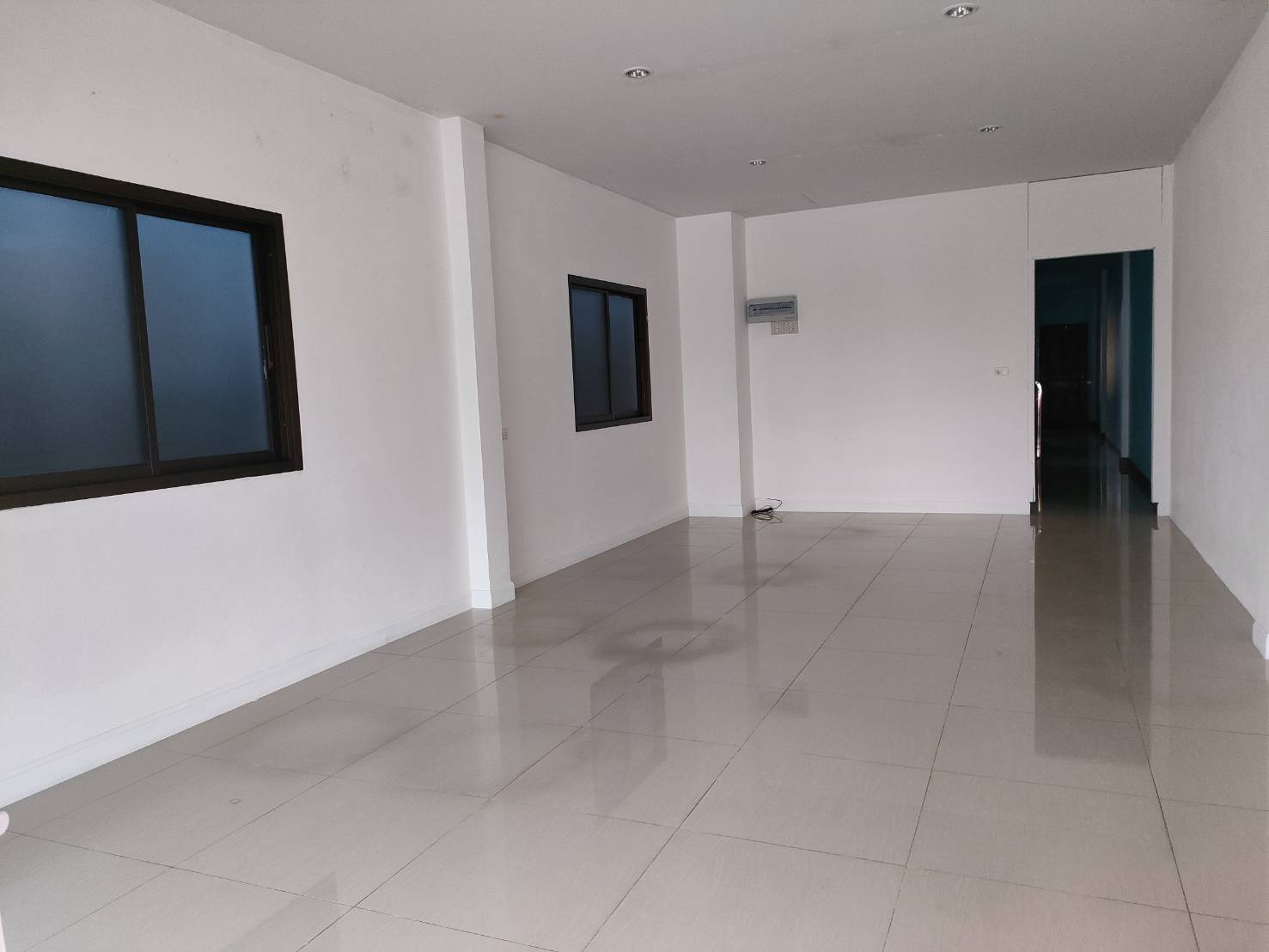 For Rent : Thalang, 2-Storey Commercial Building, 3 Rooms