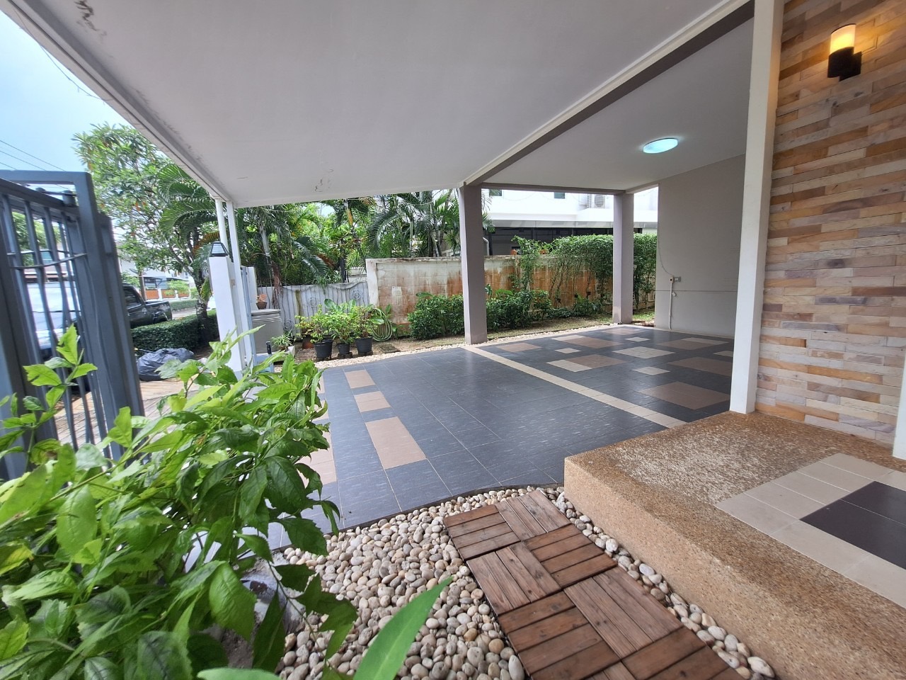 For Rent : Kohkaew, 2-story detached house, 4 Bedrooms 3 Bathrooms