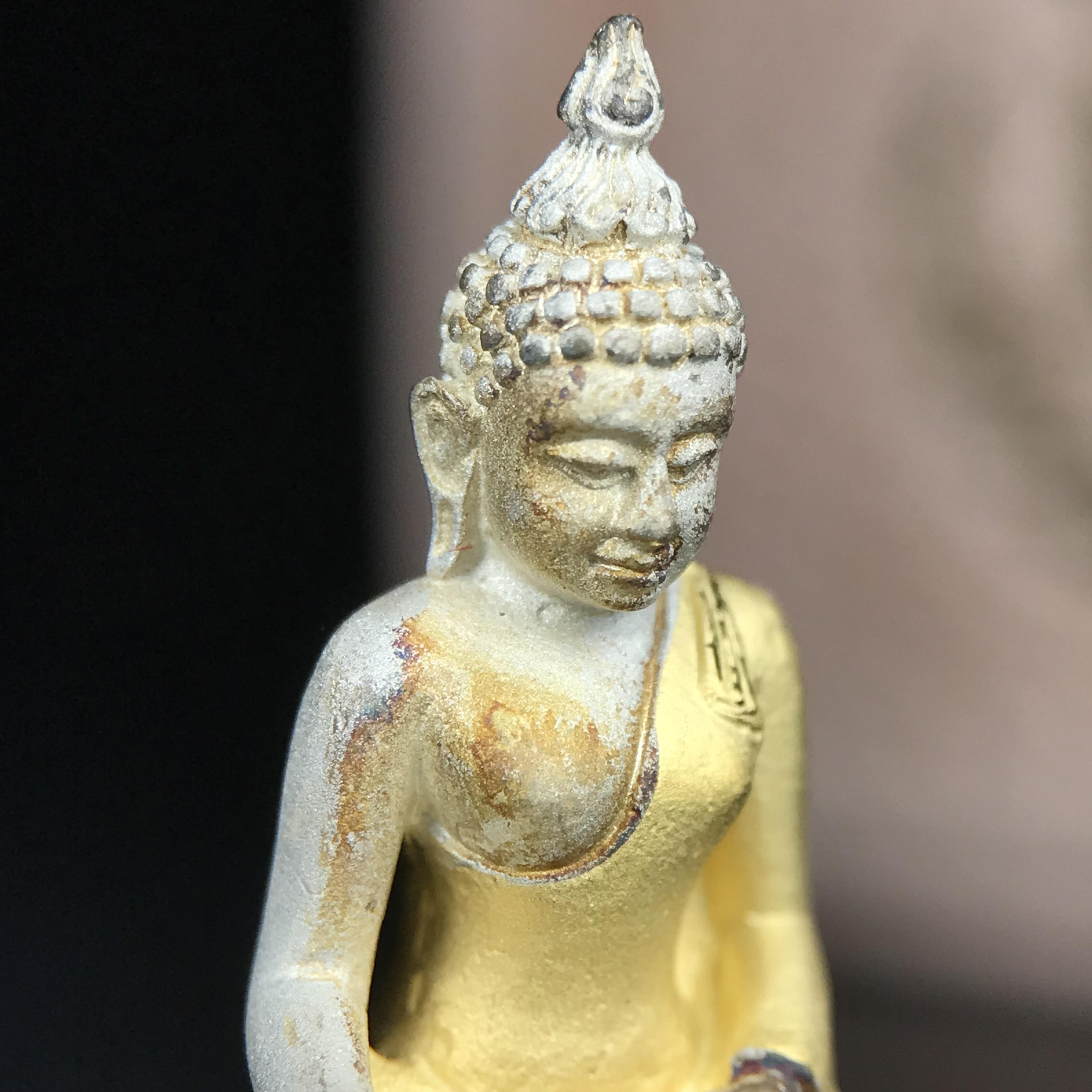 พระกริ่งไพรีพินาศ ตรากาญจนาภิเษกครองสิริราชสมบัติครบ 50 ปี รัชกาลที่9 ปี2540 เนื้อเงินสามกษัตริย์(ผิวเดิมสวย ครบ สมบูรณ์)พร้อมกล่องบรรจุเดิมครบ ชุดพระราชทาน(หายาก)(เข้มขลังทรงอานุภาพยิ่งใหญ่กำราบศัตรูพ่ายสิ้น พระไพรีพินาศ)(หายากพบเจอได้น้อยมาก)1ใน 539องค์