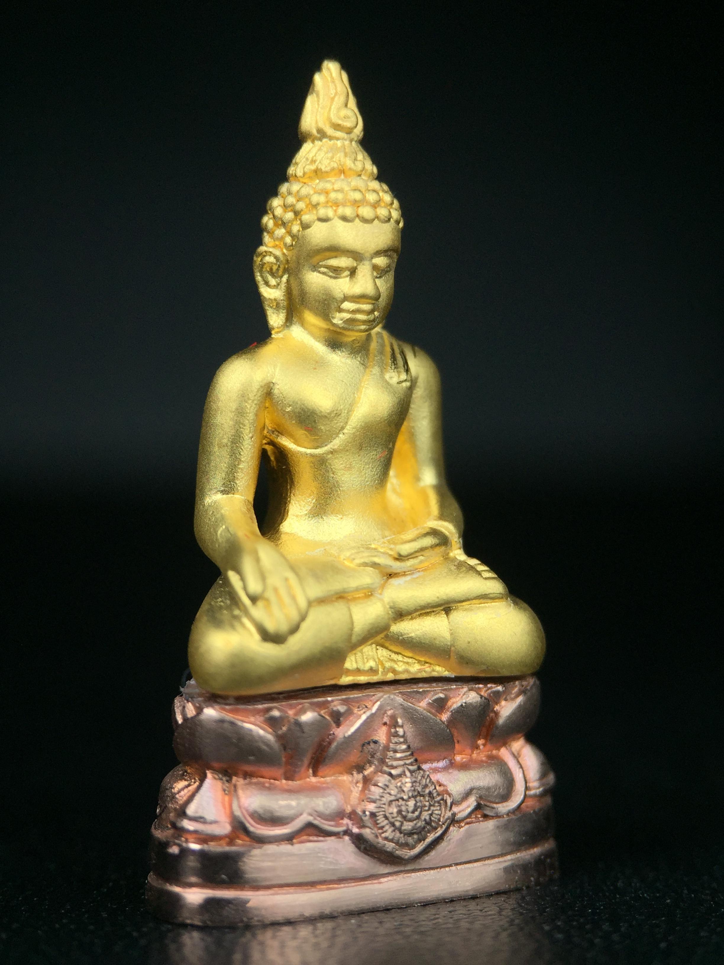 พระไพรีพินาศ รุ่นมหามงคล 72 พรรษา (6 รอบ) ในหลวงรัชกาลที่9 ปี2542 พิมพ์ใหญ่ เนื้อทองคำบริสุทธิ์ 99.9% (ฐานเนื้อนาค)แบบพ่นทรายขัดเงาบางส่วน(สภาพสวยเดิมกล่องบรรจุเดิมครบสมบูรณ์)องค์พิเศษกรรมการ(พบเจอน้อยหายากมาก)