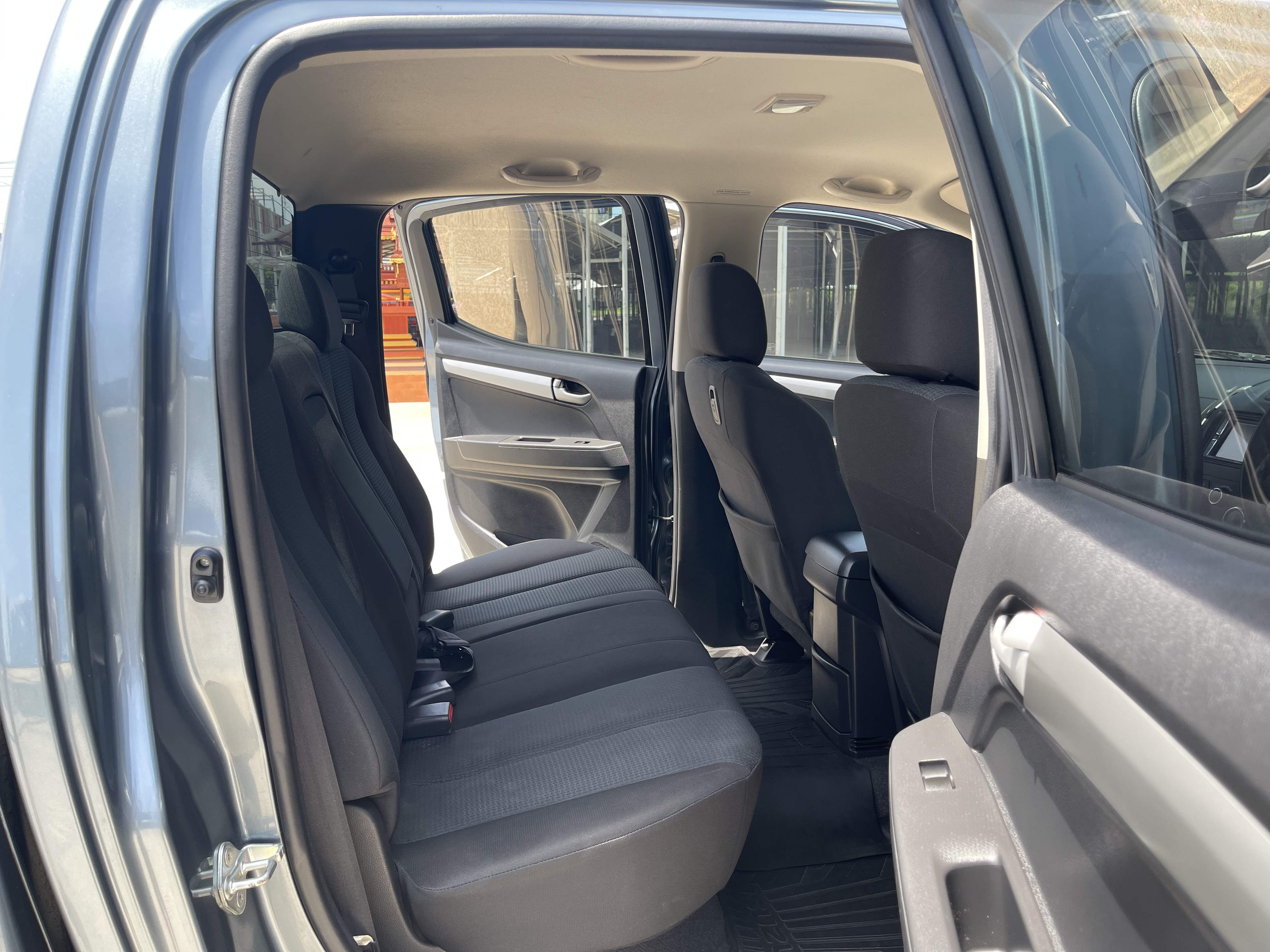 Isuzu Dmax All New 4ประตู Hilander 2.5 Vgs Z Dvd 2013 เทา