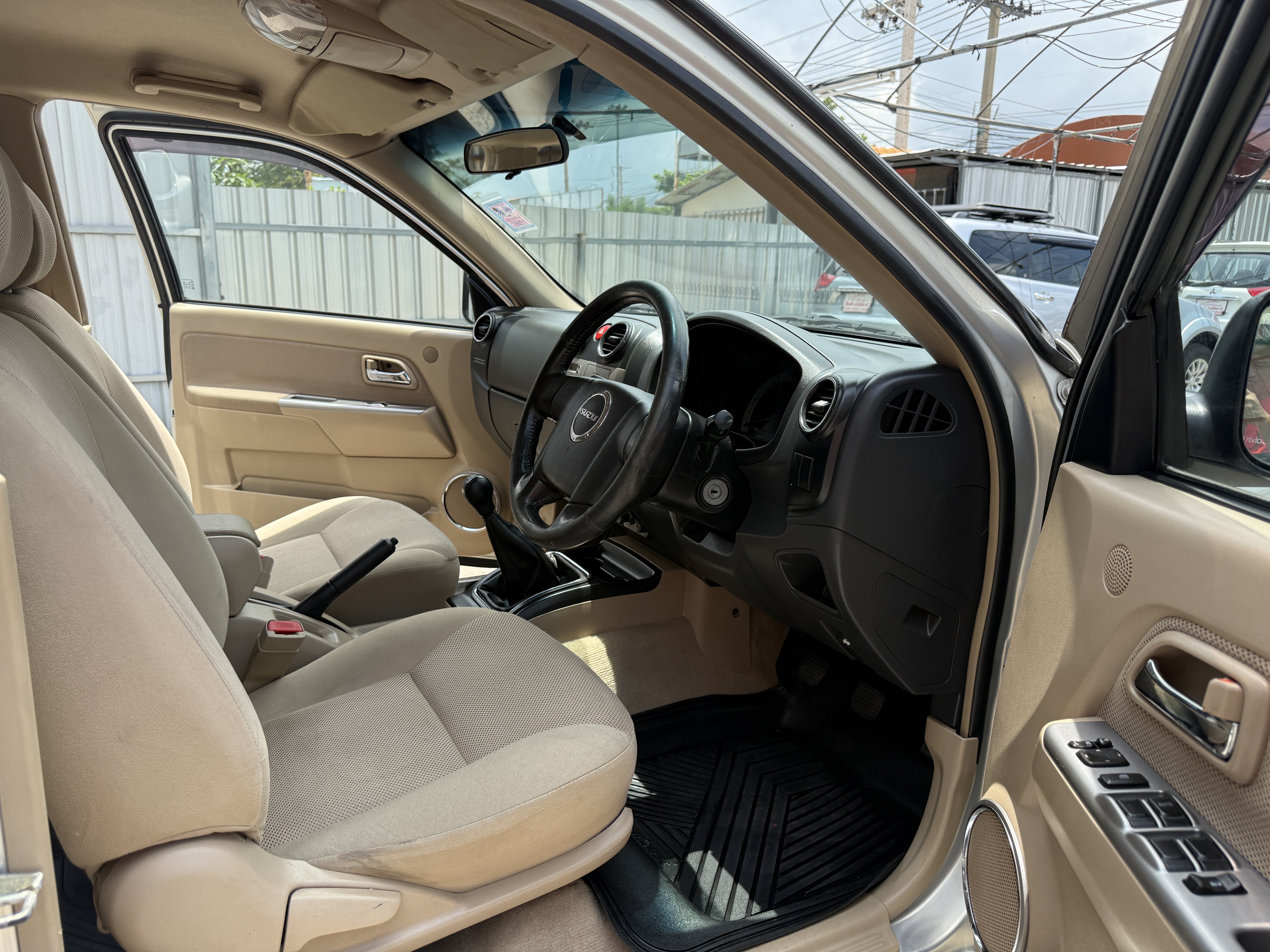 Isuzu Dmax 4ประตู Hilander 2.5 Abs 2011 เงิน