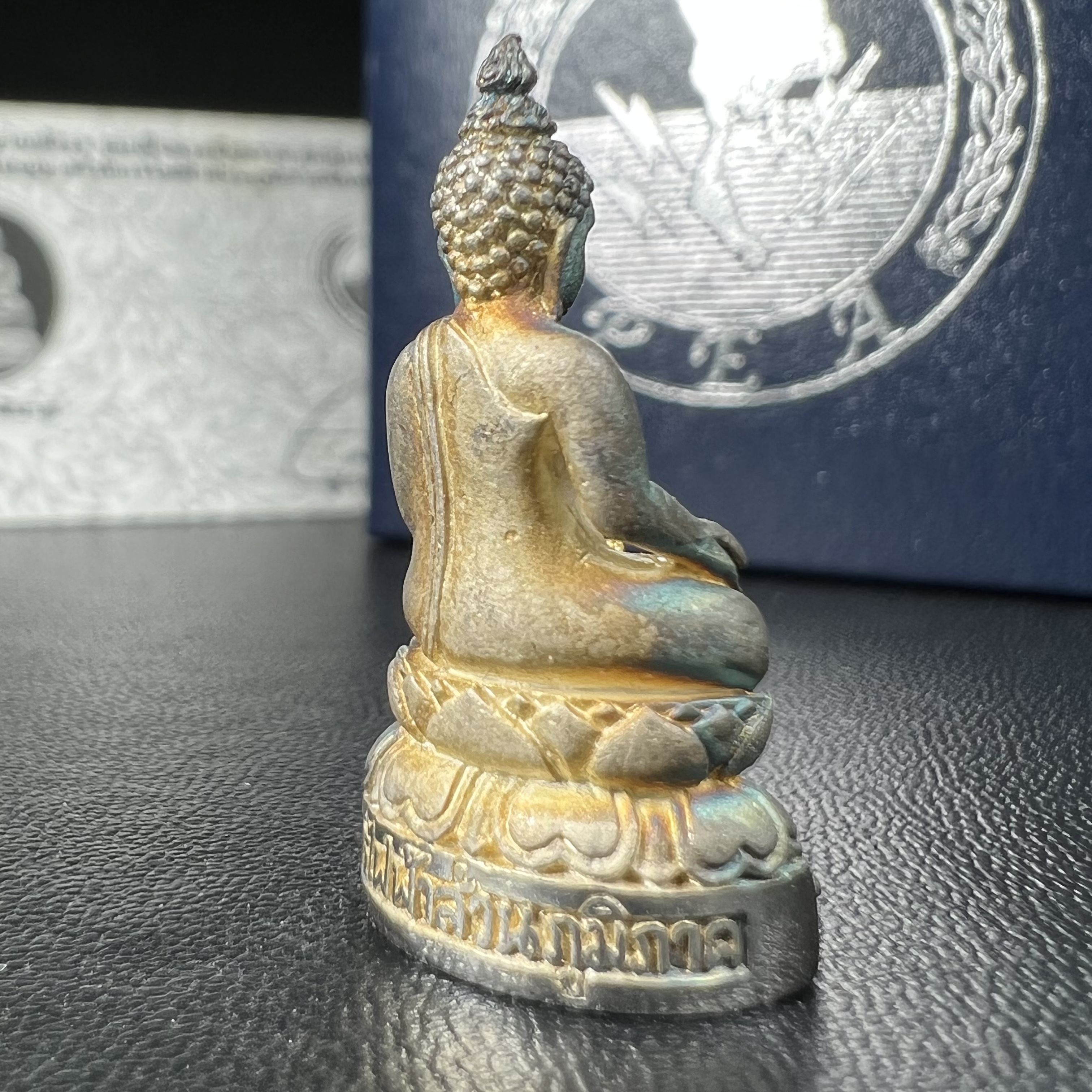 พระกริ่งไพรีพินาศ วัดบวรนิเวศวิหาร ปี2538 การไฟฟ้าส่วนภูมิภาคจัดสร้าง เนื้อเงิน(สภาพผิวเดิม ขึ้นสีรุ้งธรรมชาติ สวยแบบนิยม)พร้อมกล่องบรรจุเดิมและการ์ดใบรับรองเดิมครบสมบูรณ์ หมายเลข 1768