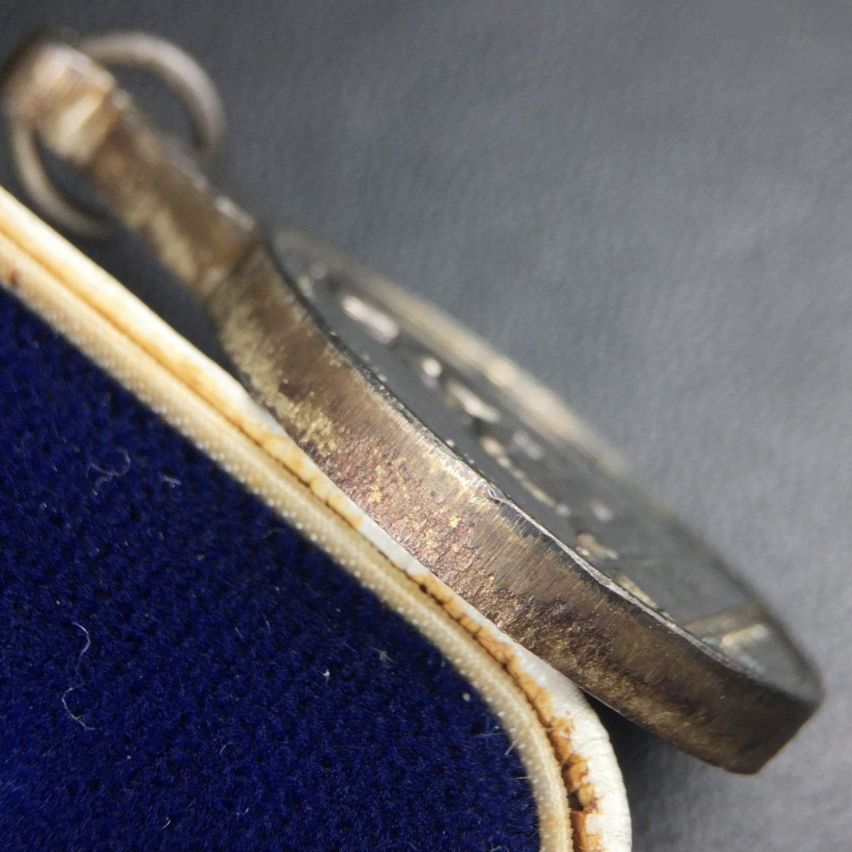 เหรียญพระชัยหลังช้าง หลัง สก. ปี 2535 เนื้อเงินพร้อมกล่องบรรจุเดิม พิธีใหญ่ สภาพสวยผิวเดิมๆ หายากมาก