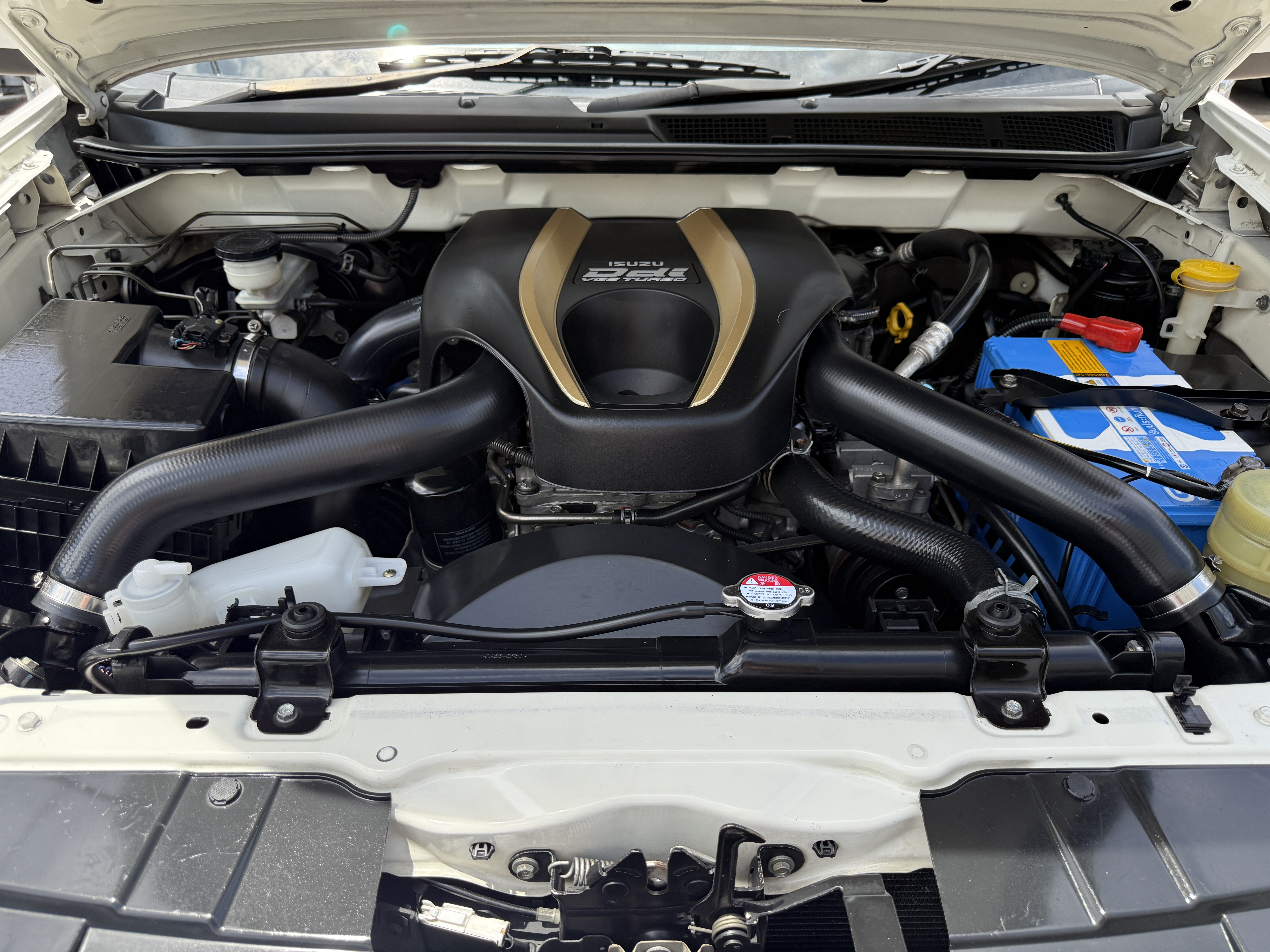 Isuzu Dmax All New 4ประตู Hilander 2.5 Vgs Z Dvd 2012 ขาวมุก