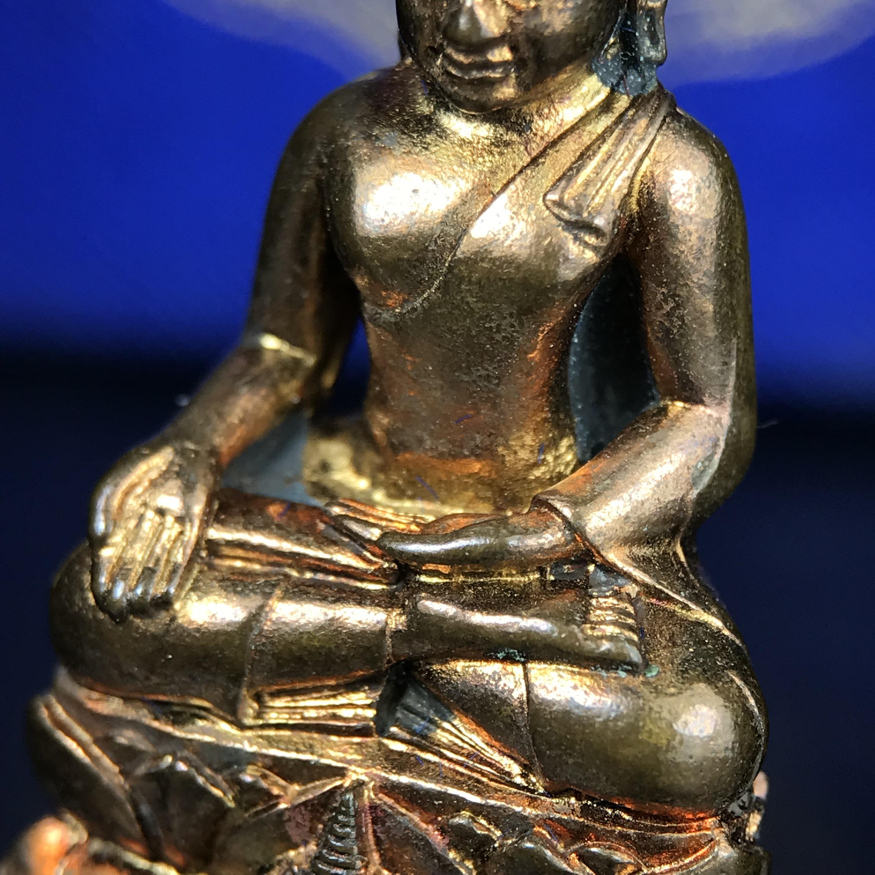 พระกริ่งไพรีพินาศ บรรจุเหล็กไหล ครั้งแรกและครั้งเดียวในประวัติศาสตร์ เฉลิมพระเกียรติ พระบาทสมเด็จพระเจ้าอยู่หัวรัชกาลที่9 พระชนมพรรษา 6 รอบ ปี2542 เนื้อสัมฤทธิ์(บรรจุเหล็กไหล)ดีนอก-ดีใน พิธีใหญ่ มวลสารเด่น (หายาก)