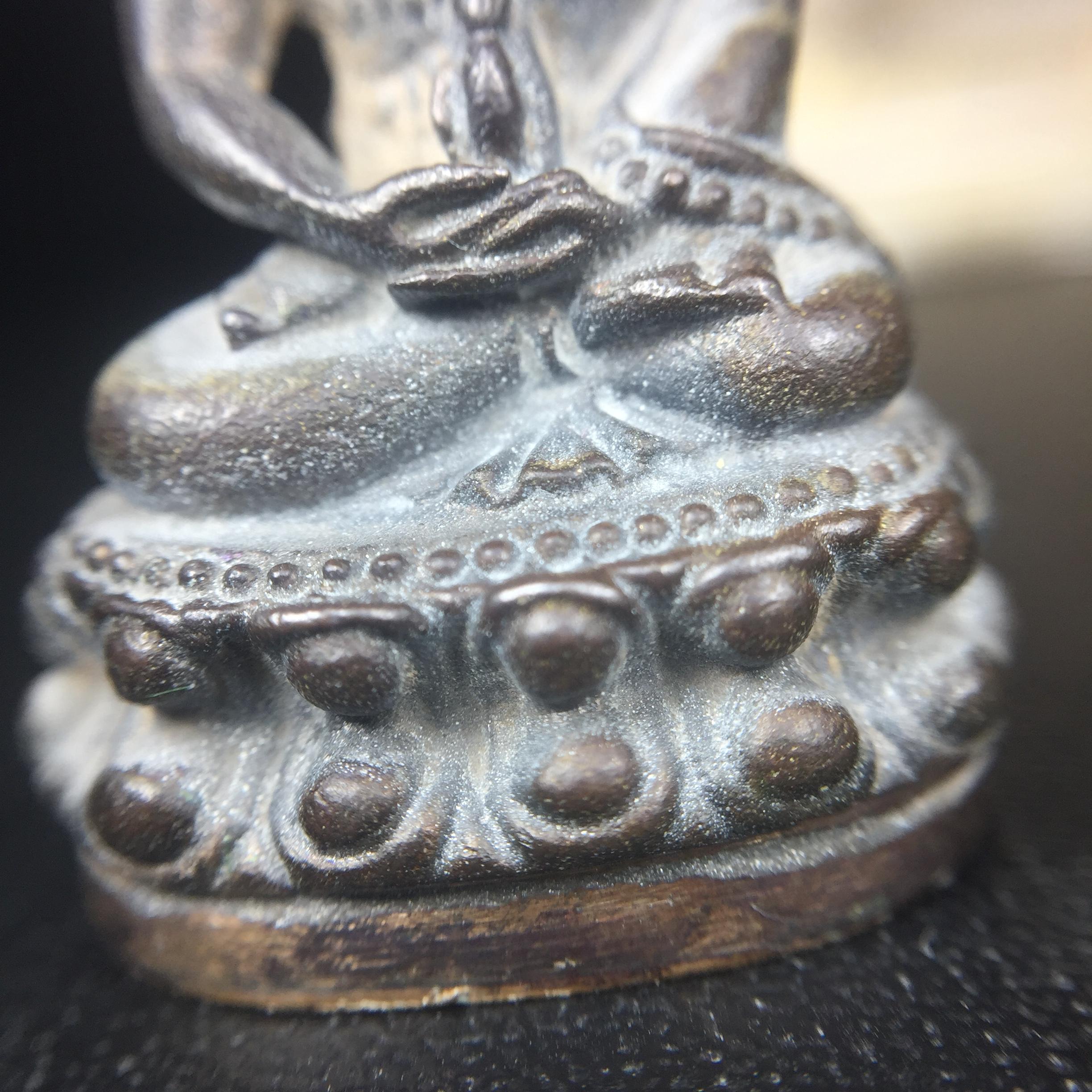 พระกริ่งชินบัญชรฉลองพระชันษา 100 ปี สมเด็จพระญาณสังวร วัดบวรนิเวศวิหาร ปี 2556 เนื้อนวโลหะผสมทองคำก้นทองแดง พิธีใหญ่ มวลสารเด่น นิยม(1 ใน 2556 องค์)