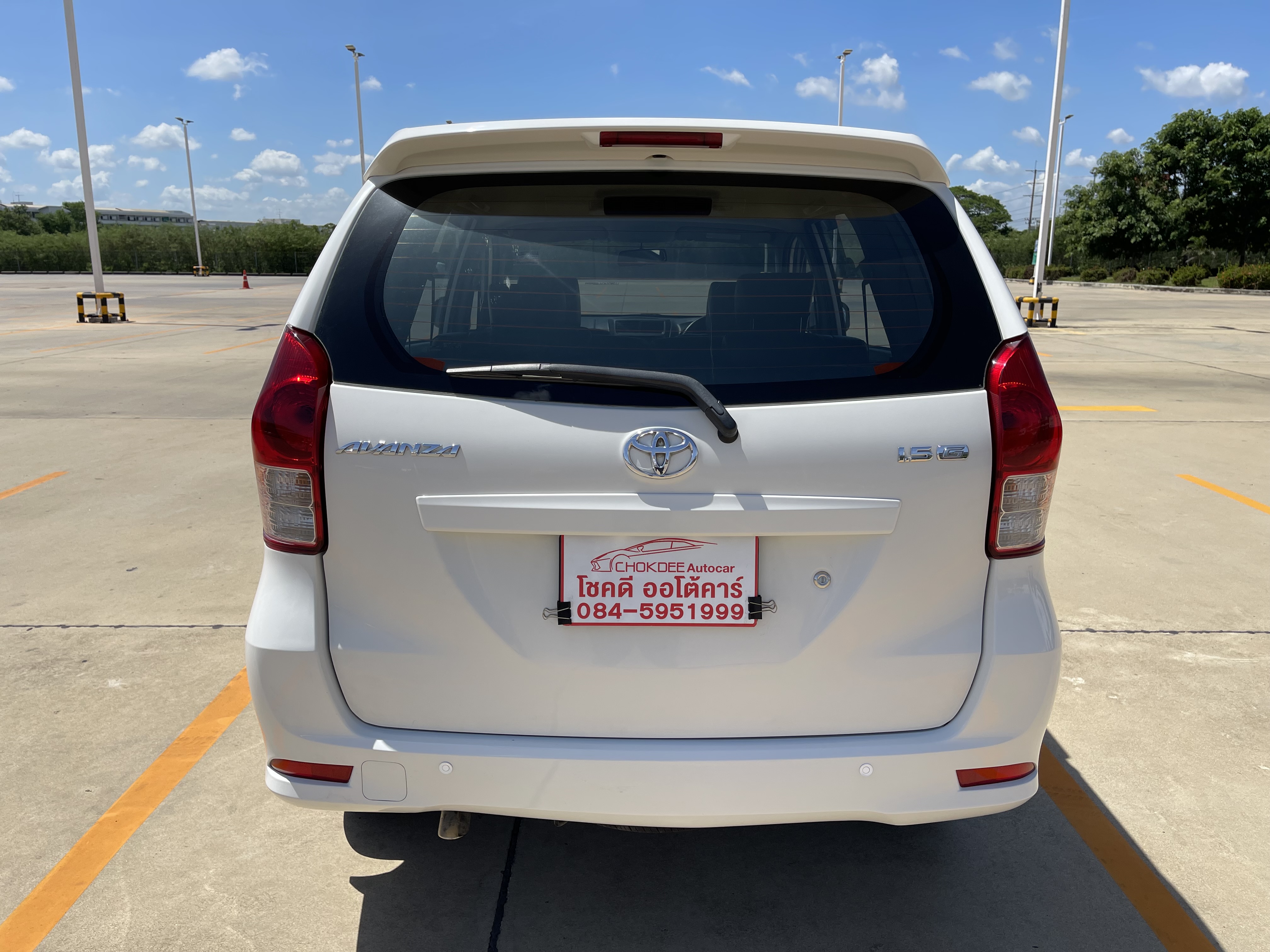 Toyota Avanza 1.5 G At 2015 ขาว