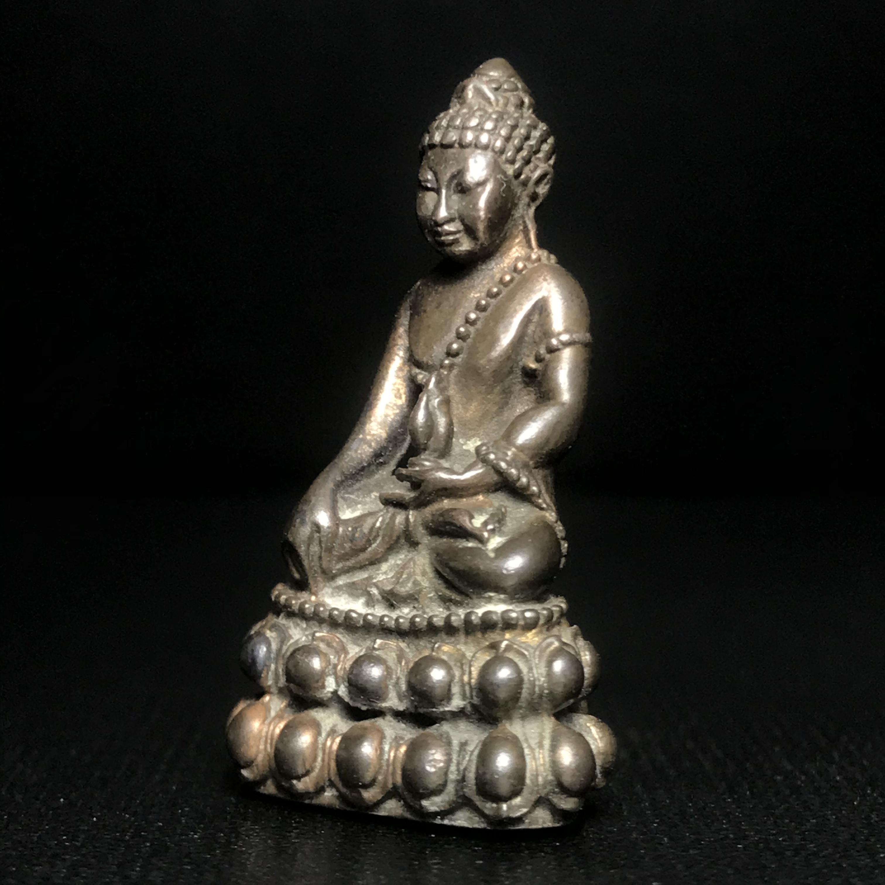 พระกริ่งภูริทัตโต(หลวงปู่มั่น ภูริทัตโต) เนื้อนวโลหะ ปี 2520 สุดยอดพระเกจิสายวิปัสสนากรรมฐานปลุกเสก (สมเด็จพระญาณสังวรเป็นประธานเททอง)