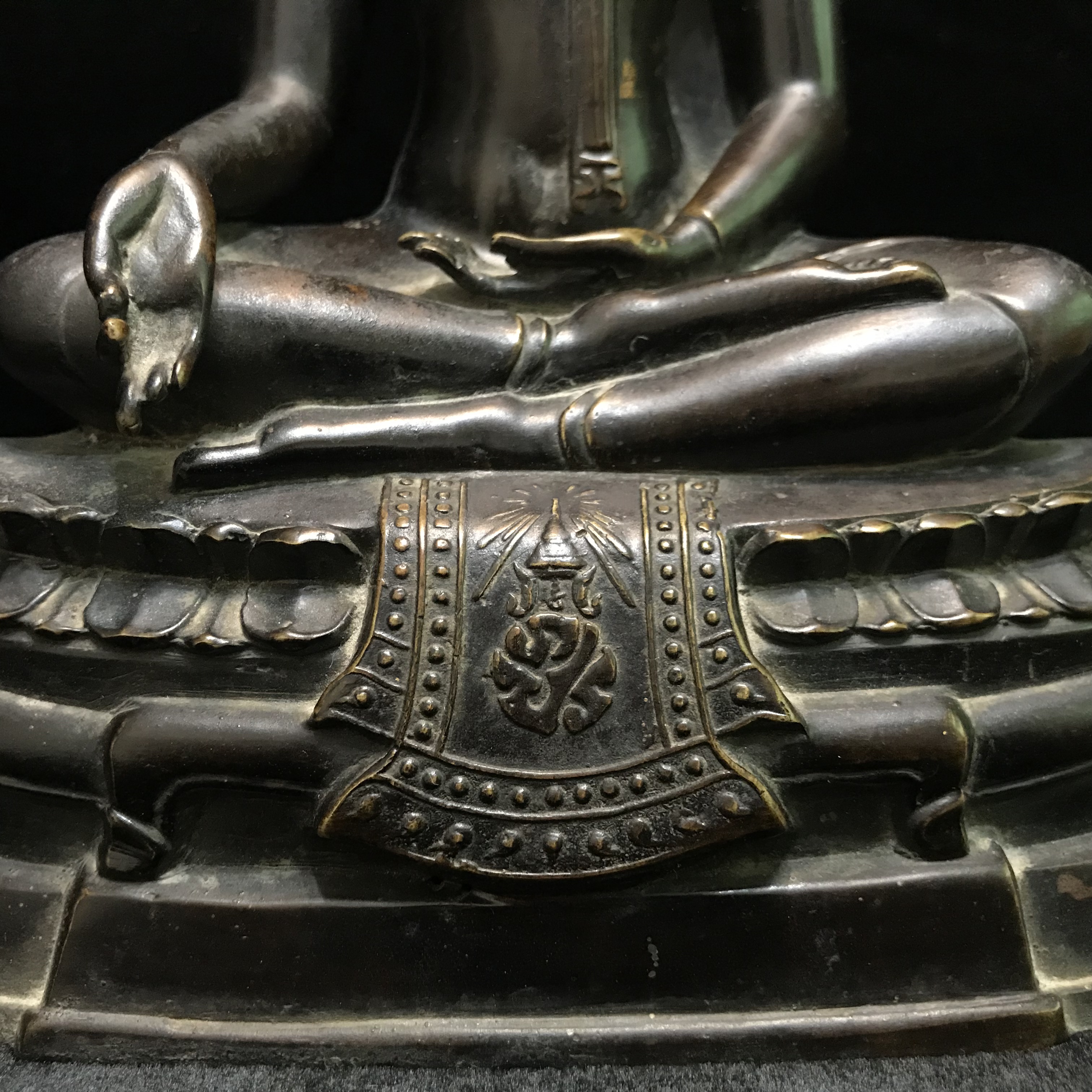 จักรพรรดิแห่งพระบูชา ภปร พระพุทธรูป ภปร รุ่นแรก(กฐินต้น) พ.ศ.2506 วัดเทวสังฆาราม(วัดเหนือ)จังหวัดกาญจนบุรี หน้าตัก5นิ้ว(ในหลวงรัชกาลที่9เสด็จเททอง)