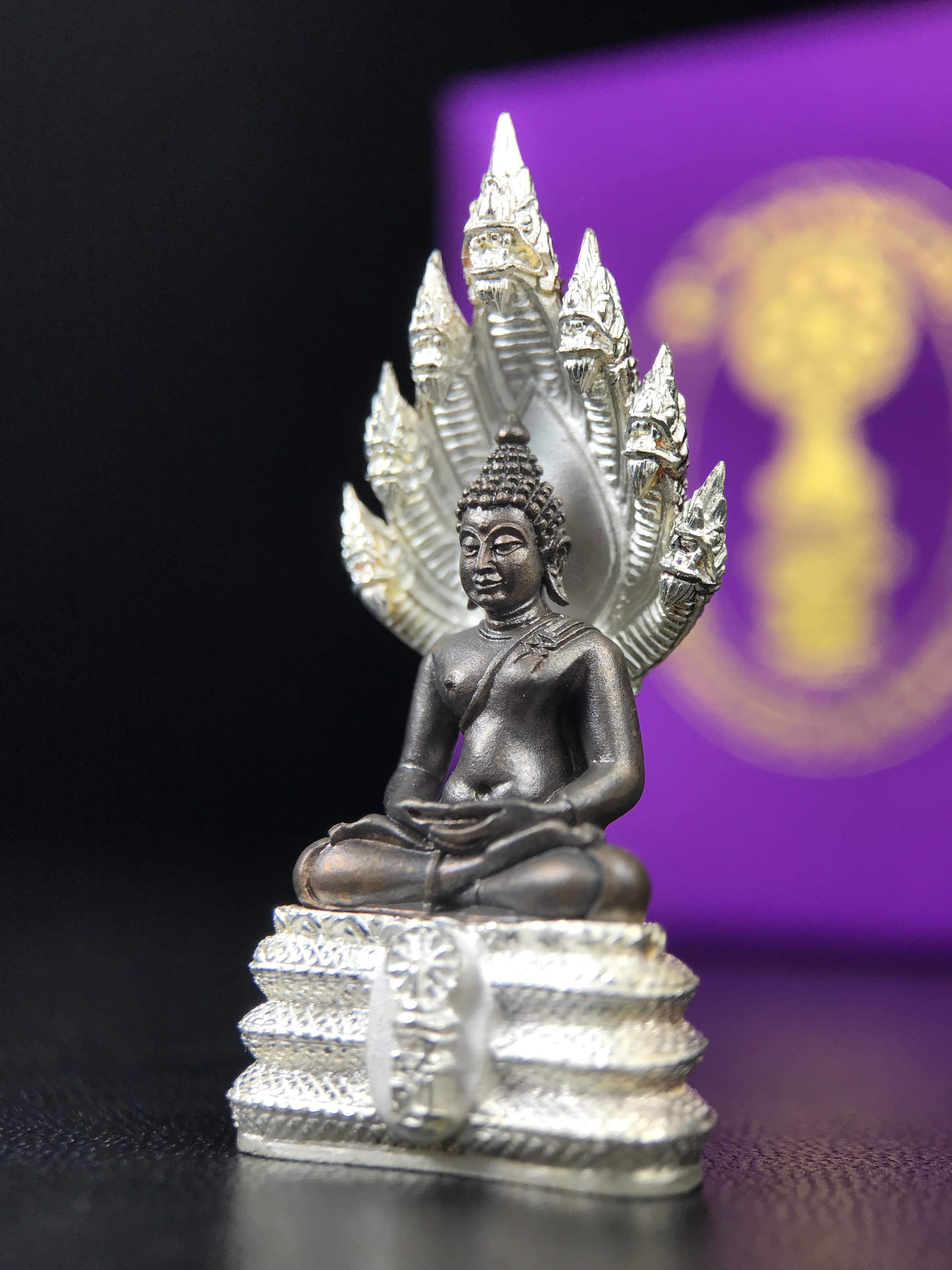 พระนาคปรก สธ. รุ่นสร้างพระอุโบสถเฉลิมพระเกียรติ 4 รอบ 84 พรรษา สมเด็จพระเทพรัตนราชสุดาฯ วัดบวรนิเวศวิหาร ปี 2543 พิมพ์ใหญ่ องค์พระเนื้อนวโลหะ ฐานนาคปรกเนื้อเงิน(สภาพ สวย )พิธีใหญ่ พุทธศิลป์งดงาม หายาก(องค์หมายเลขสวย ๒๖๗) (1 ใน 1999 องค์)