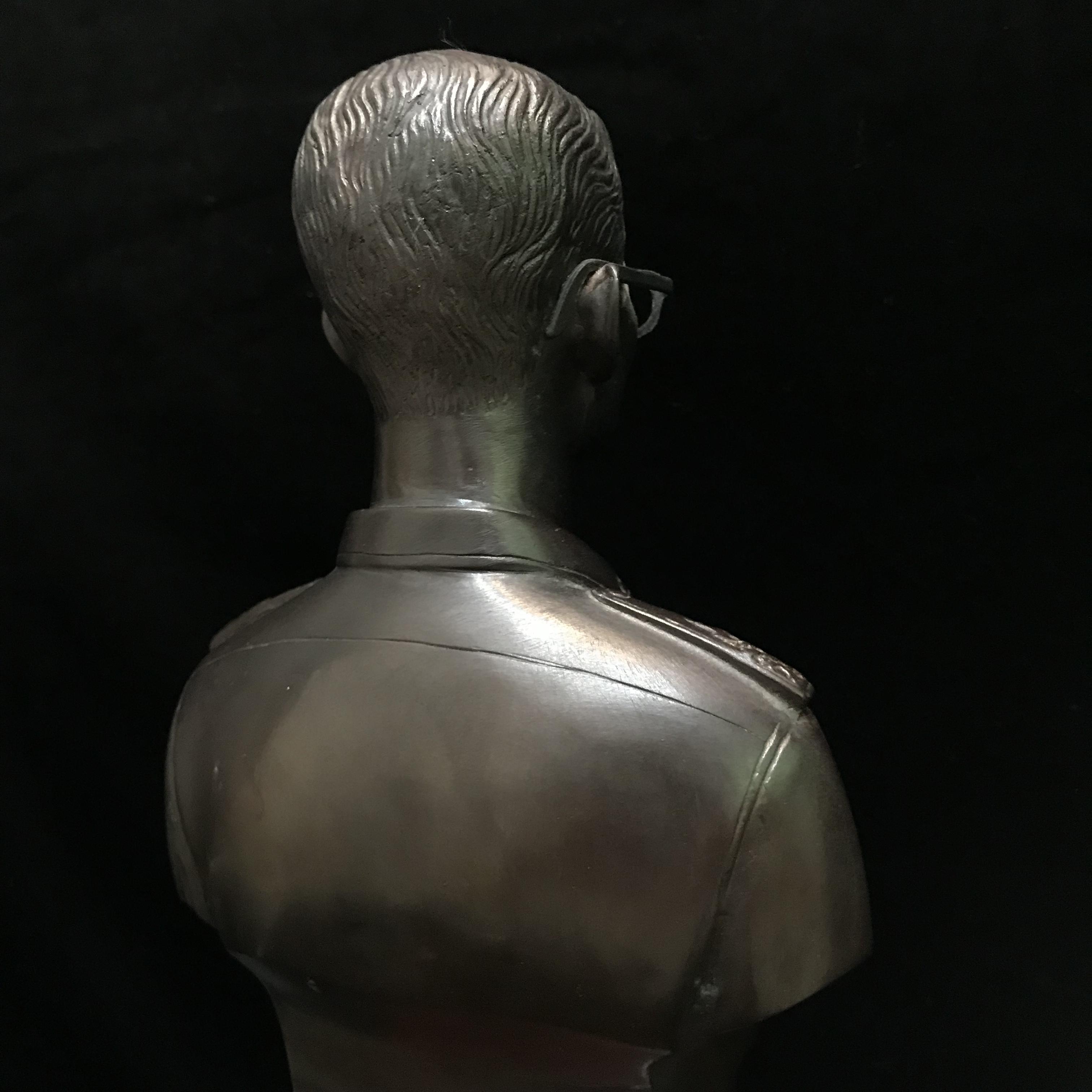 พระบรมรูปหล่อในหลวงรัชกาลที่ 9 กรมราชองครักษ์ รุ่น2 ปี2539 เป็นแบบฐานสูง(เดิมจากผู้จัดสร้าง)(นิยม)(หายาก)